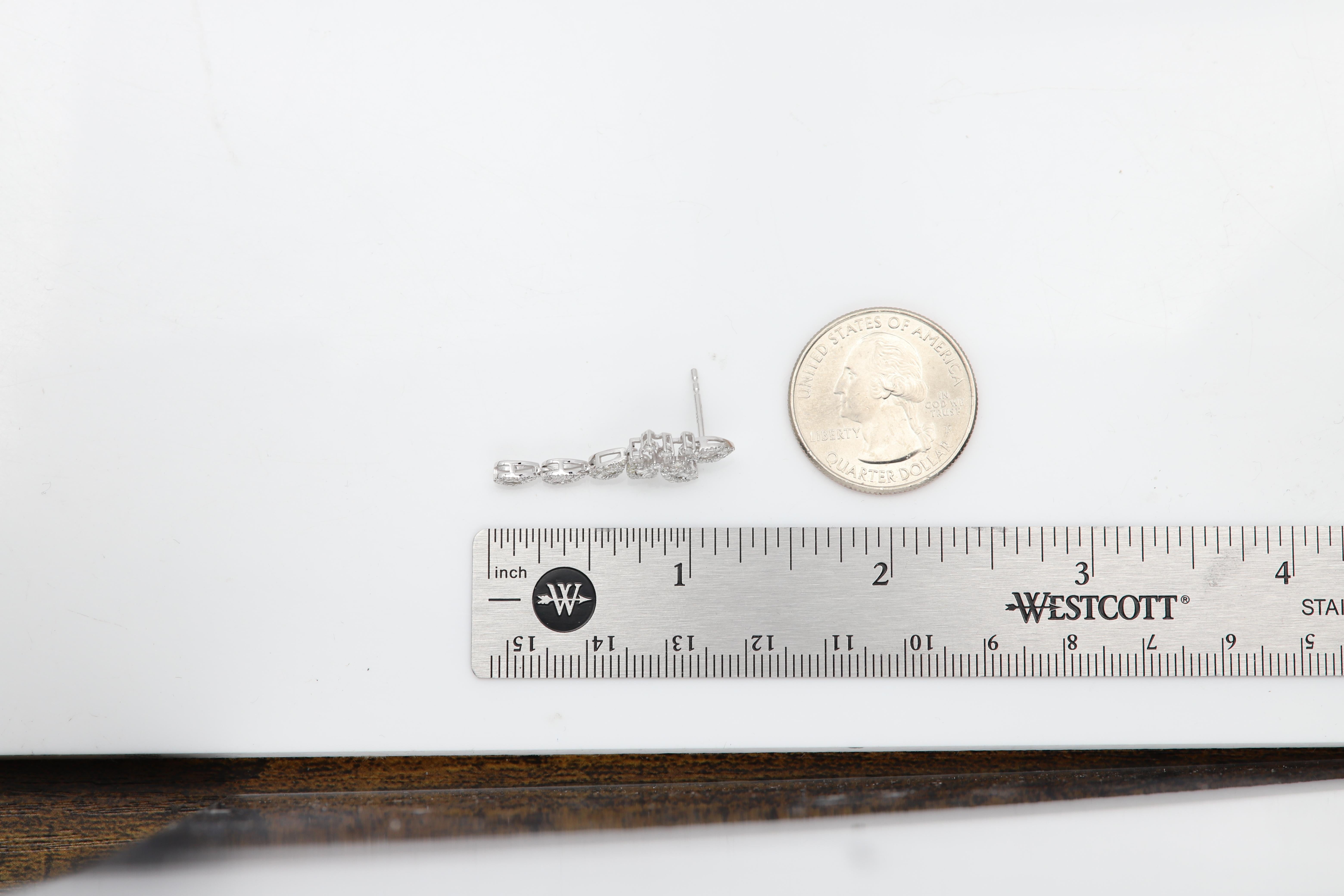 Lange Ohrringe mit Diamant-Ohrring aus echtem 14k Weißgold (Rundschliff) im Angebot