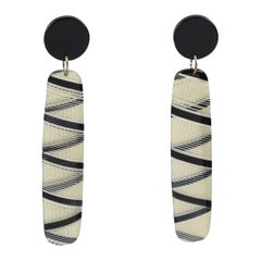 Boucles d'oreilles pendantes en Lucite noir et blanc