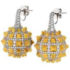 UMRAO Drop Diamond Earrings with Spikes in 18 Karat Gold