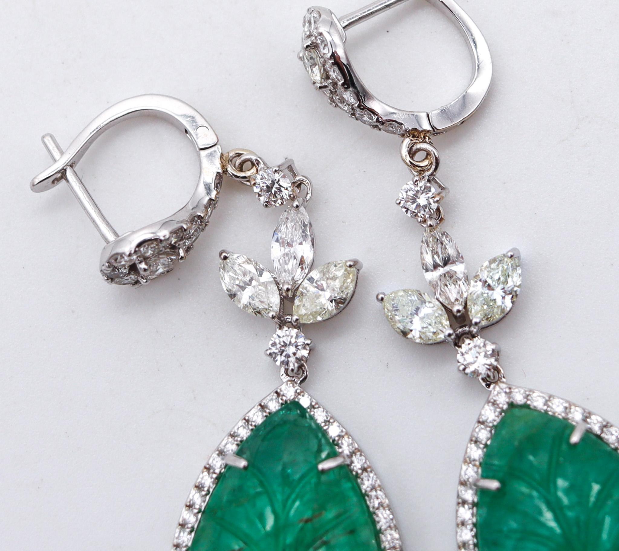 Dangle Drop Earrings In 18Kt Gold With 20.68 Ctw In Diamonds And Carved Emeralds In Excellent Condition For Sale In Miami, FL