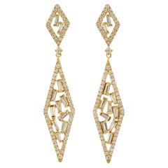 Boucles d'oreilles pendantes en or jaune 18 carats avec diamants baguettes