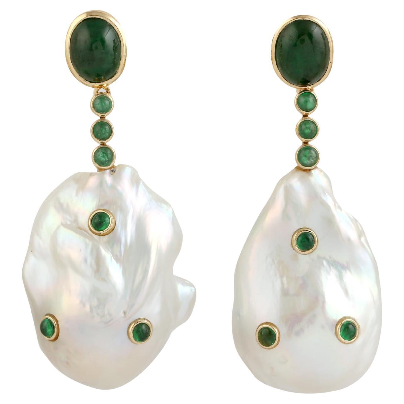 Dangle Earring with Baroque Pearl Embellished with Green Emerald in 18k Gold For Sale