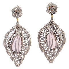Boucles d'oreilles pendantes avec perle centrale en cage et diamants pavés en or et argent