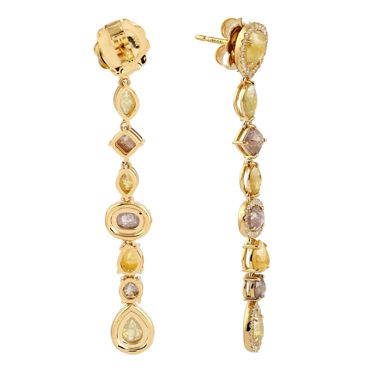Art Déco Orecchino a pendente con diamante di ghiaccio e pavé di diamanti in oro 18 carati in vendita