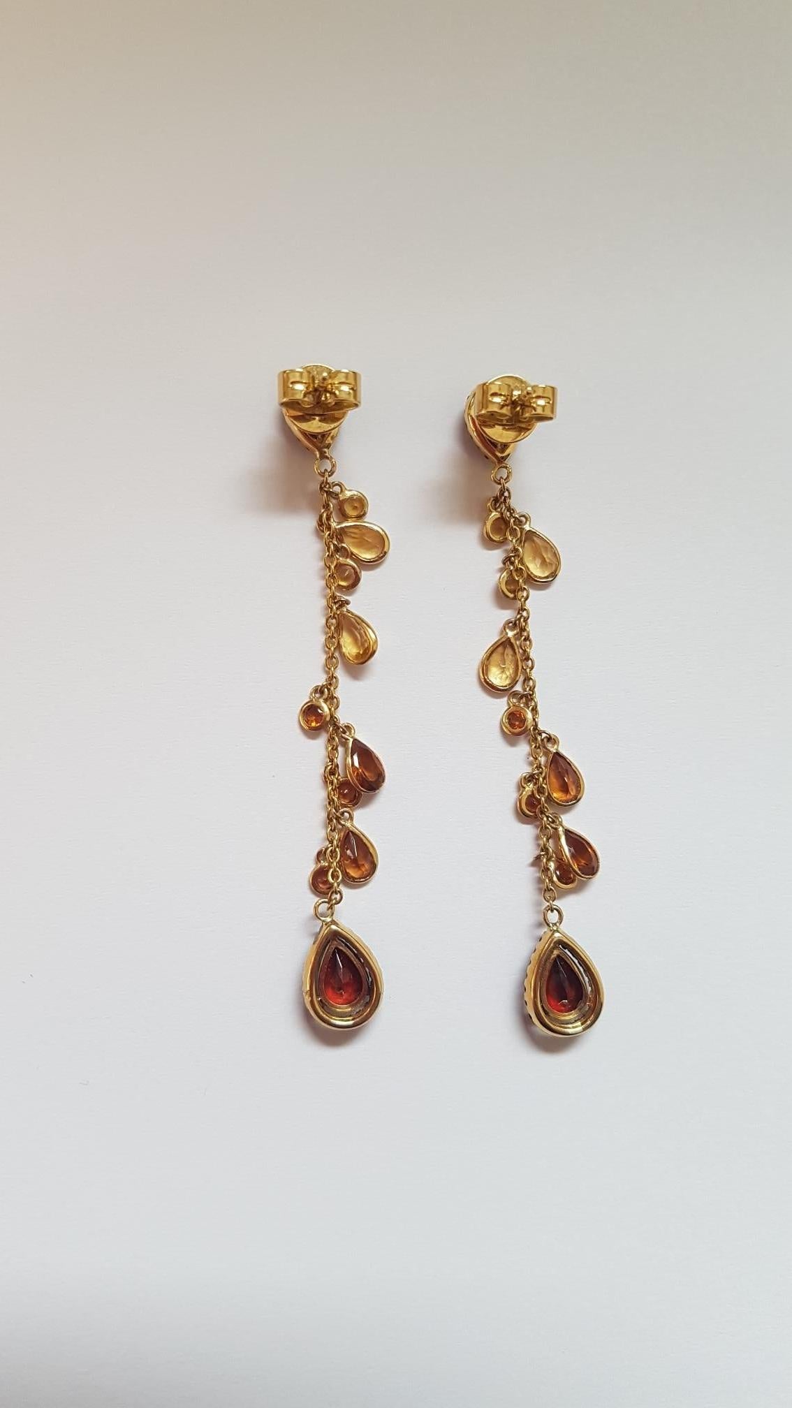 Modern Dangle Earrings in 18 Karat Gold, Citrine, Garnet and Hessonite For Sale