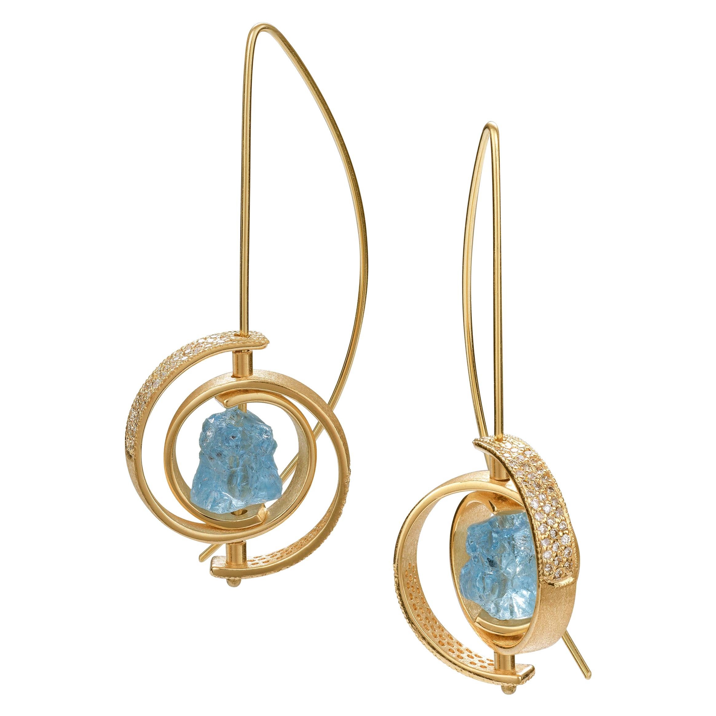 Boucles d'oreilles pendantes en or avec aigues-marines brutes et diamants pavés