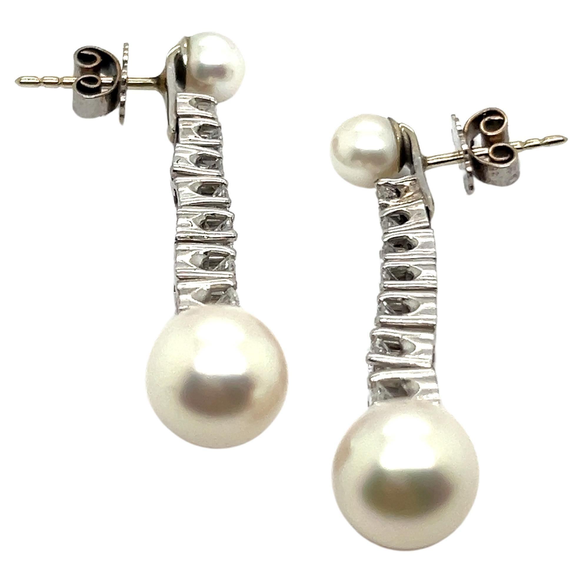 Dangle Earrings with Akoya Pearls and Diamonds in 18 Karat White Gold For Sale 4