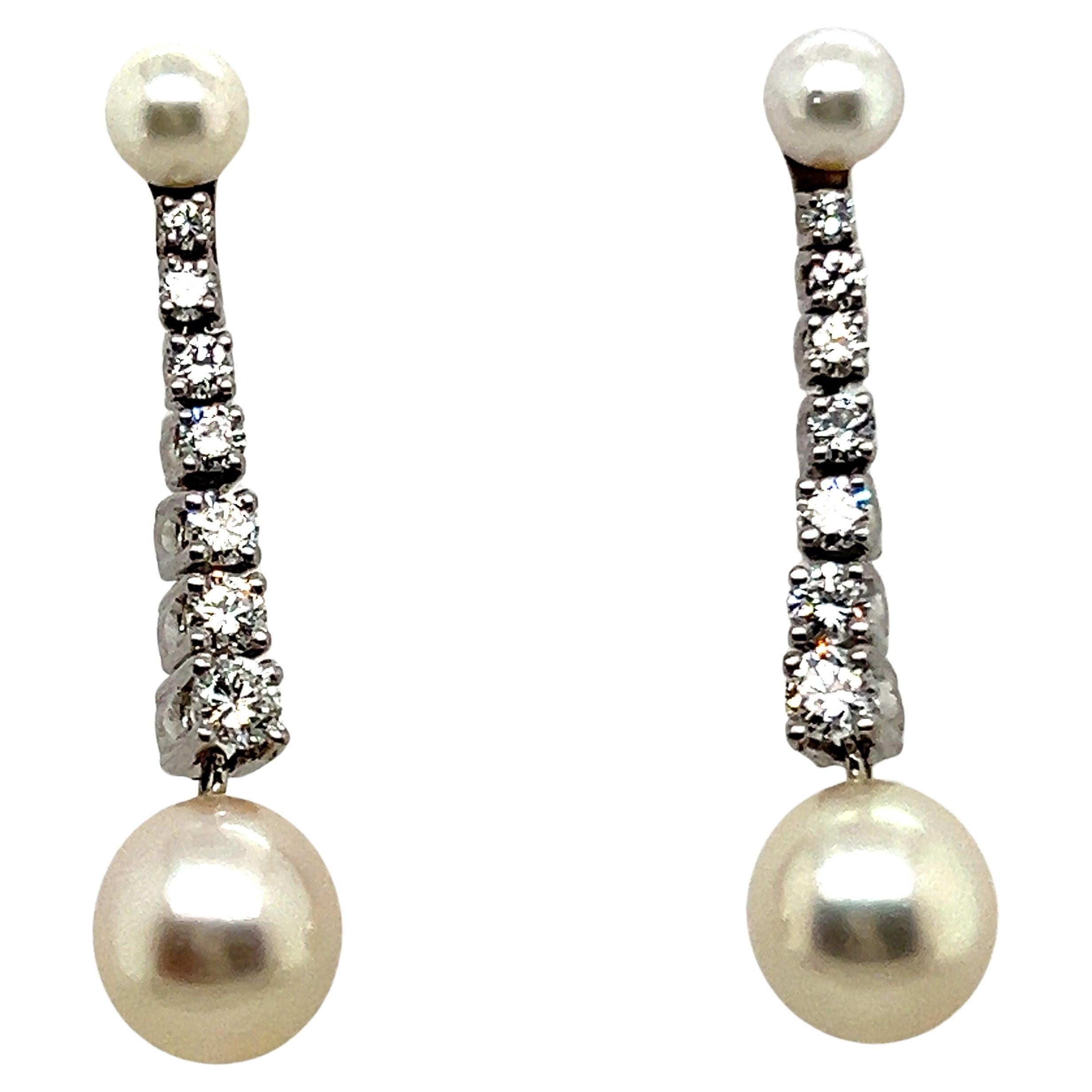 Dangle Earrings with Akoya Pearls and Diamonds in 18 Karat White Gold For Sale 1