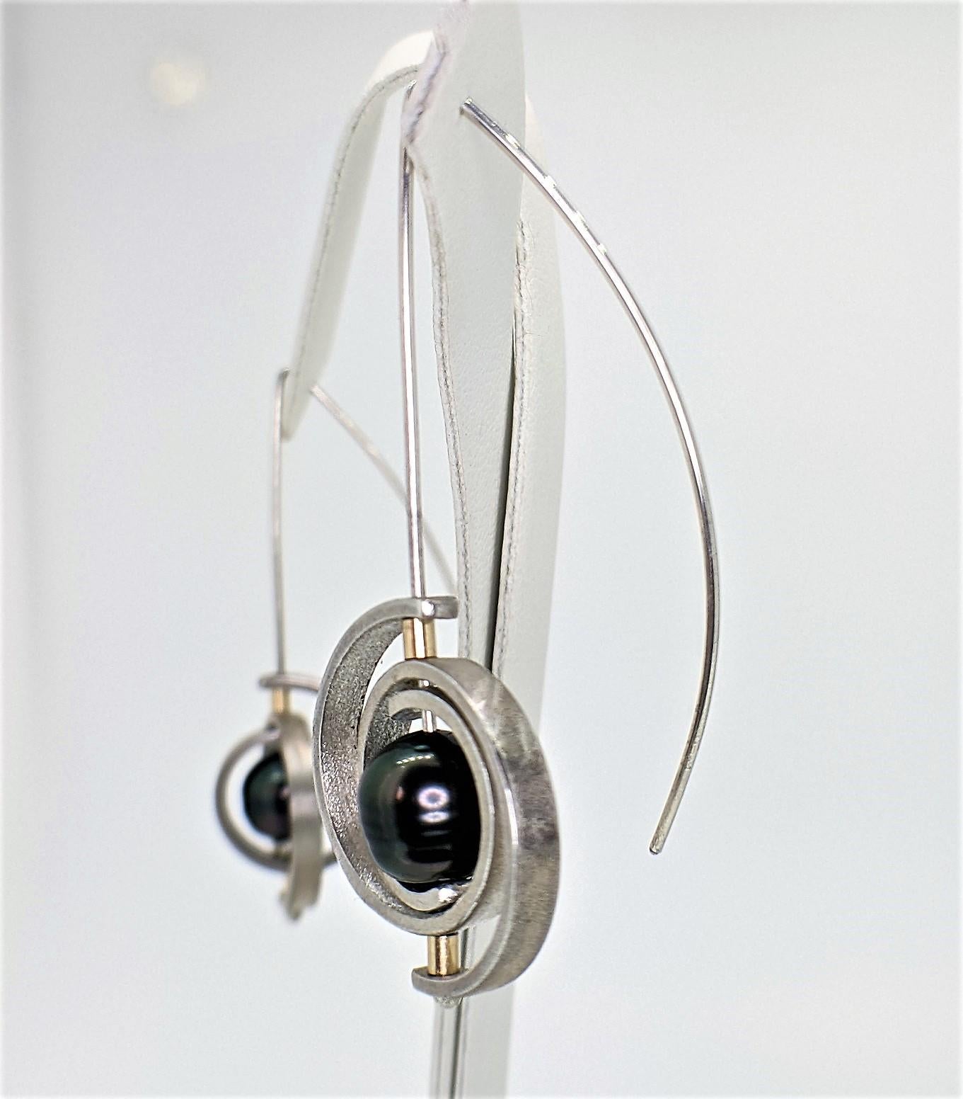 The Medium Spiral Dangle Earrings are rafted from argentium sterling, and feature 20 gauge ear wires and captivating baroque Tahitian pearls. Unlike traditional round pearls, baroque pearls are unique; no two are alike, creating a harmonious yet