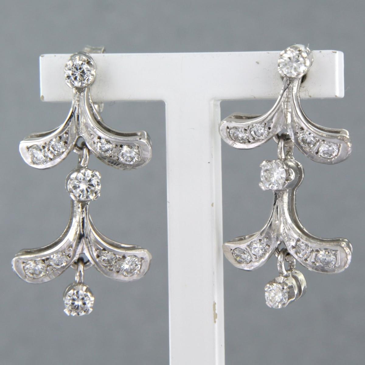 Moderne Dangle Earrings with brilliant cut diamonds up to 1.00ct 6.3 grams 18k gold en vente