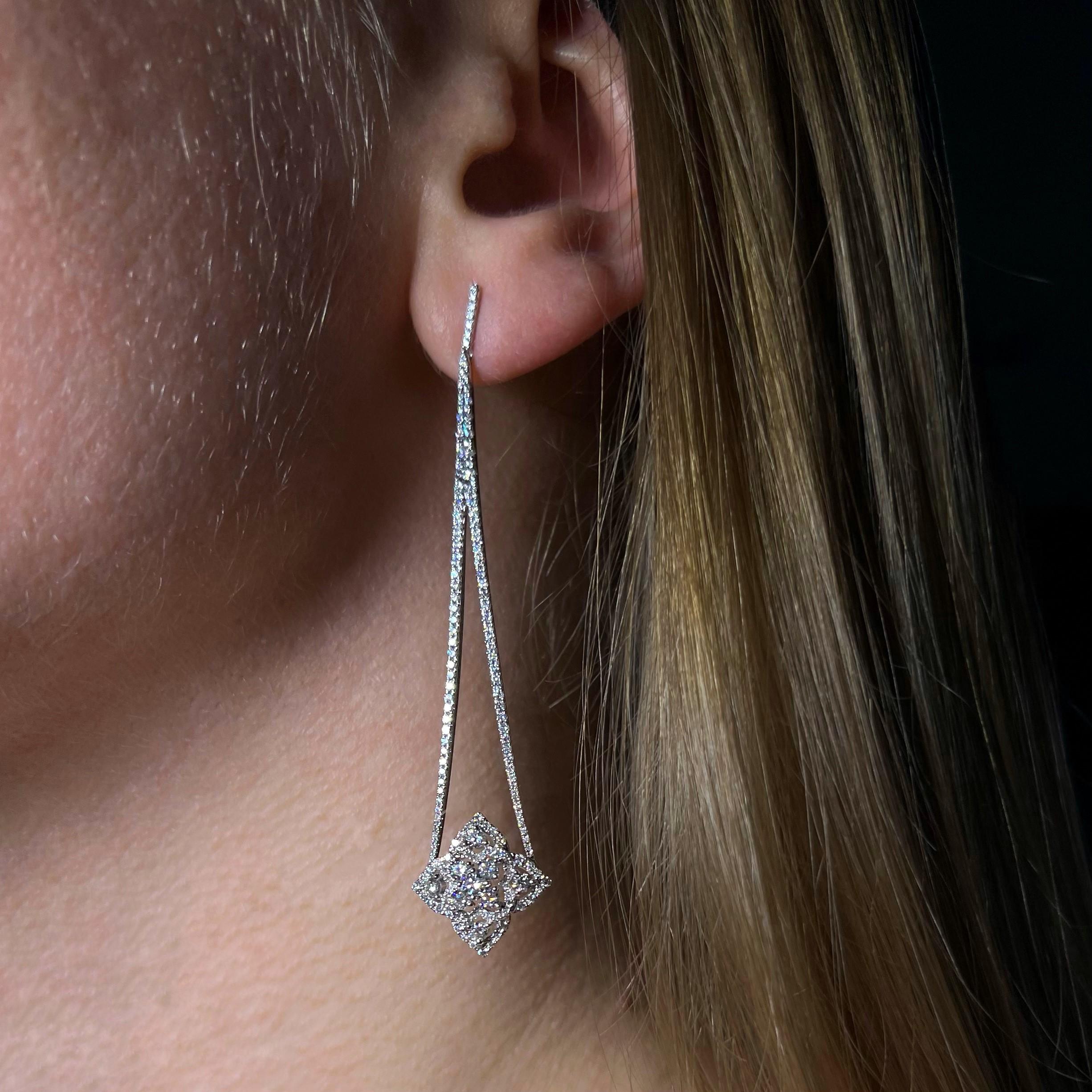 Dangle Earrings with Diamonds in 18 Karat White Gold  For Sale 2