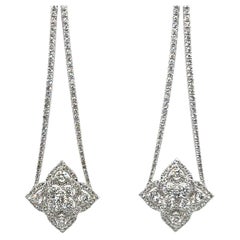 Boucles d'oreilles pendantes avec diamants en or blanc 18 carats 