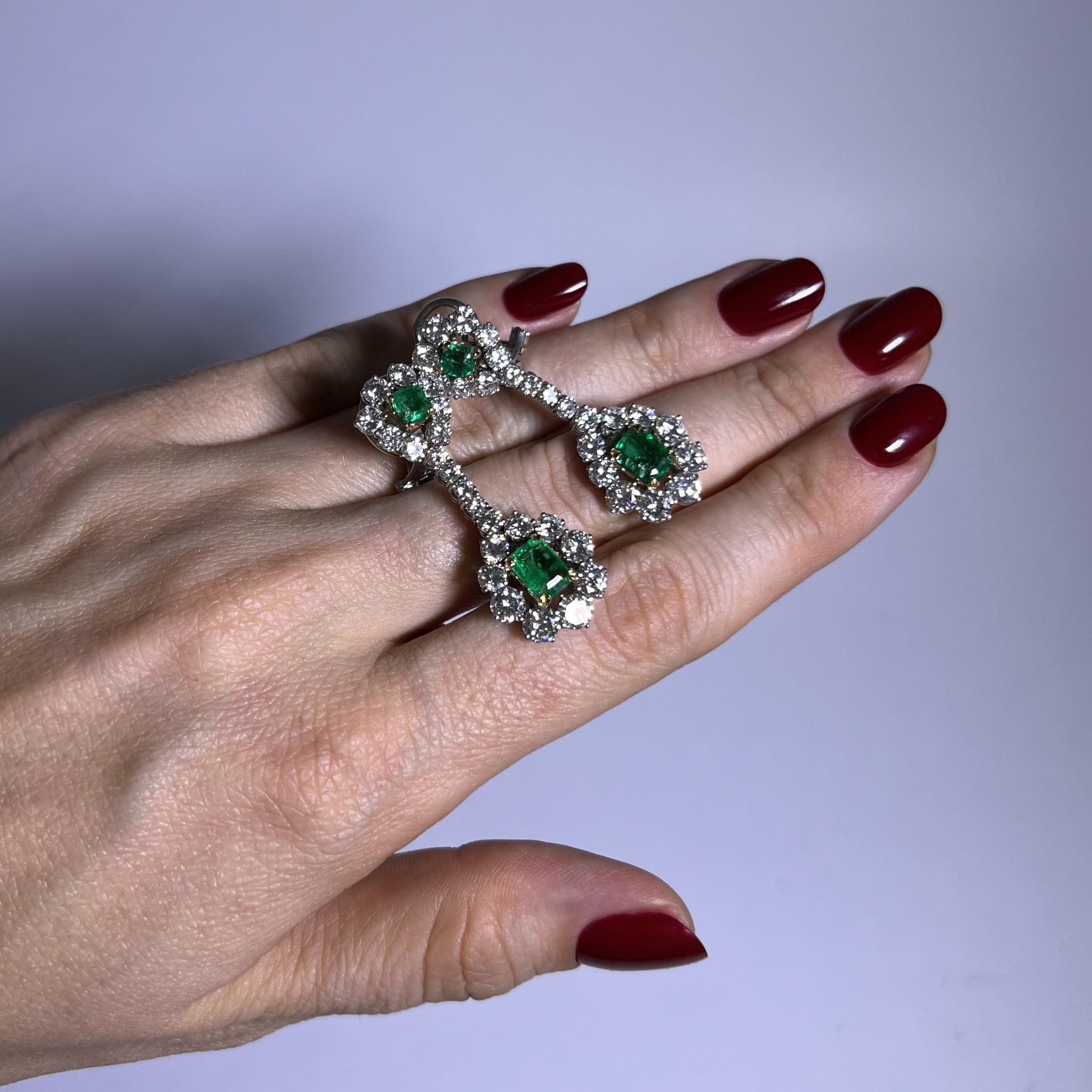 Dangle Earrings with Emeralds & Diamonds in  18 Karat White Gold In Good Condition For Sale In Lucerne, CH