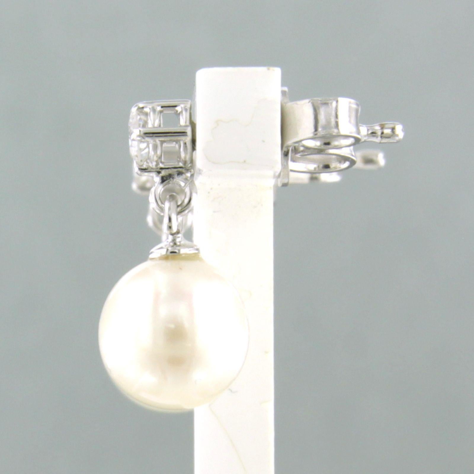 Brilliant Cut Dangle earrings with pearl and brilliant cut diamonds up to 0.12ct 18k gold For Sale