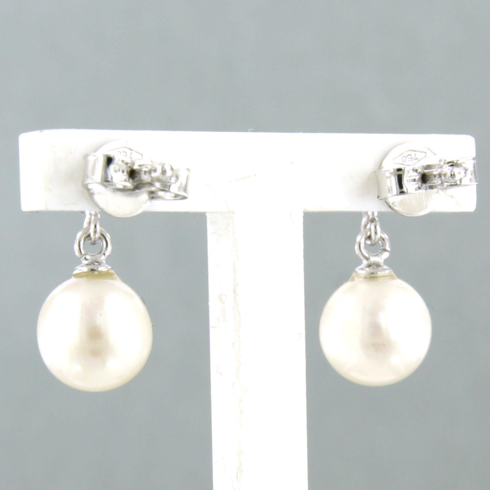 Dangle earrings with pearl and brilliant cut diamonds up to 0.12ct 18k gold In New Condition For Sale In The Hague, ZH