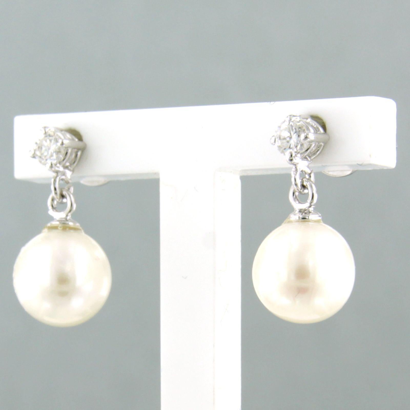 Women's Dangle earrings with pearl and brilliant cut diamonds up to 0.12ct 18k gold For Sale
