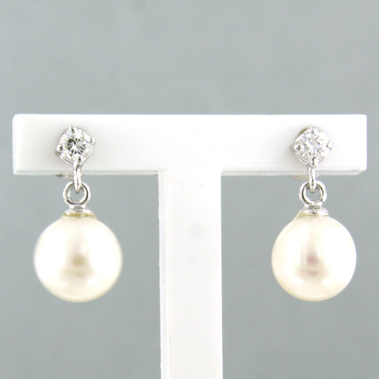 Dangle earrings with pearl and brilliant cut diamonds up to 0.12ct 18k gold For Sale 1