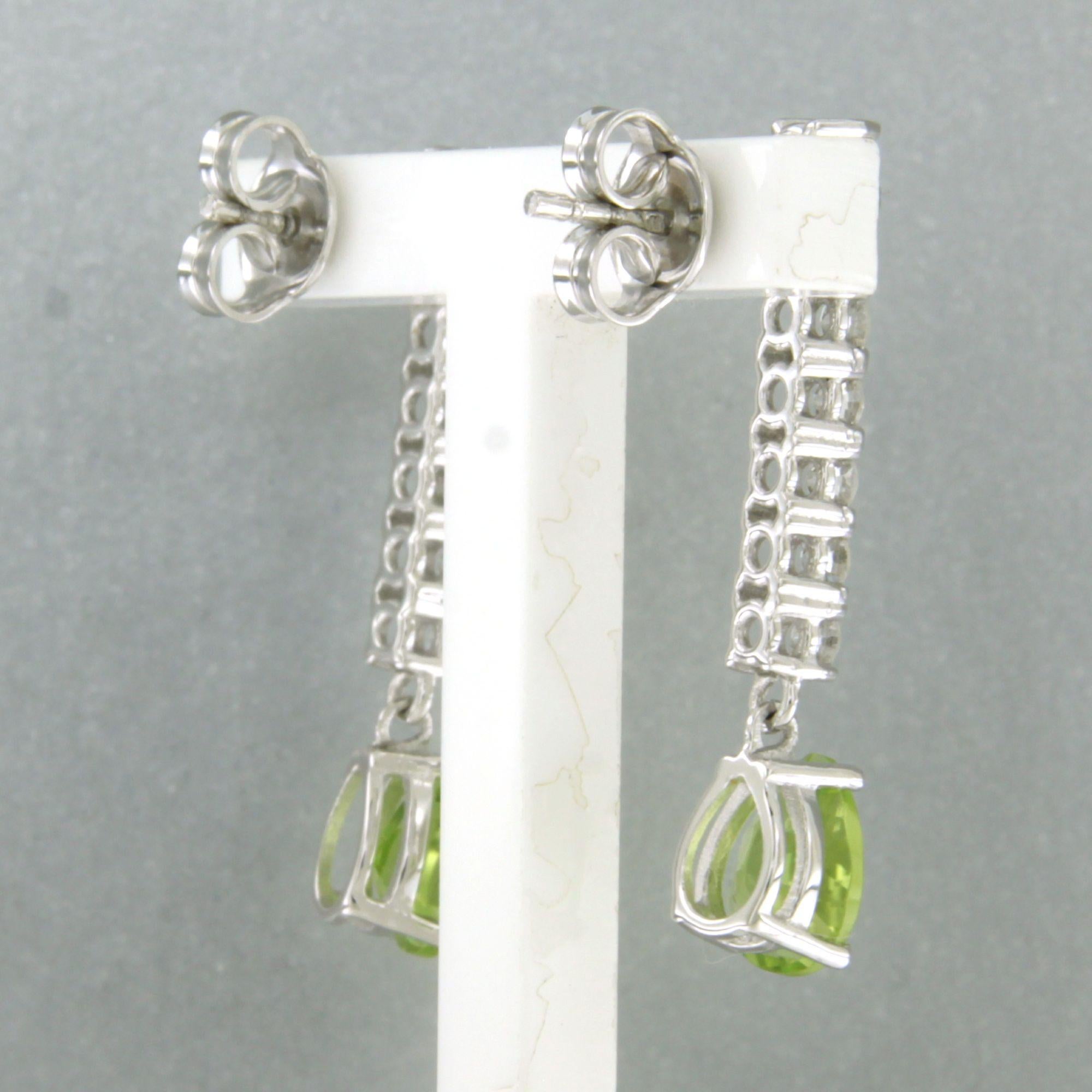 Ohrringe mit Peridot und Diamanten im Brillantschliff bis zu 0,66 Karat aus 18 Karat Gold im Zustand „Neu“ im Angebot in The Hague, ZH