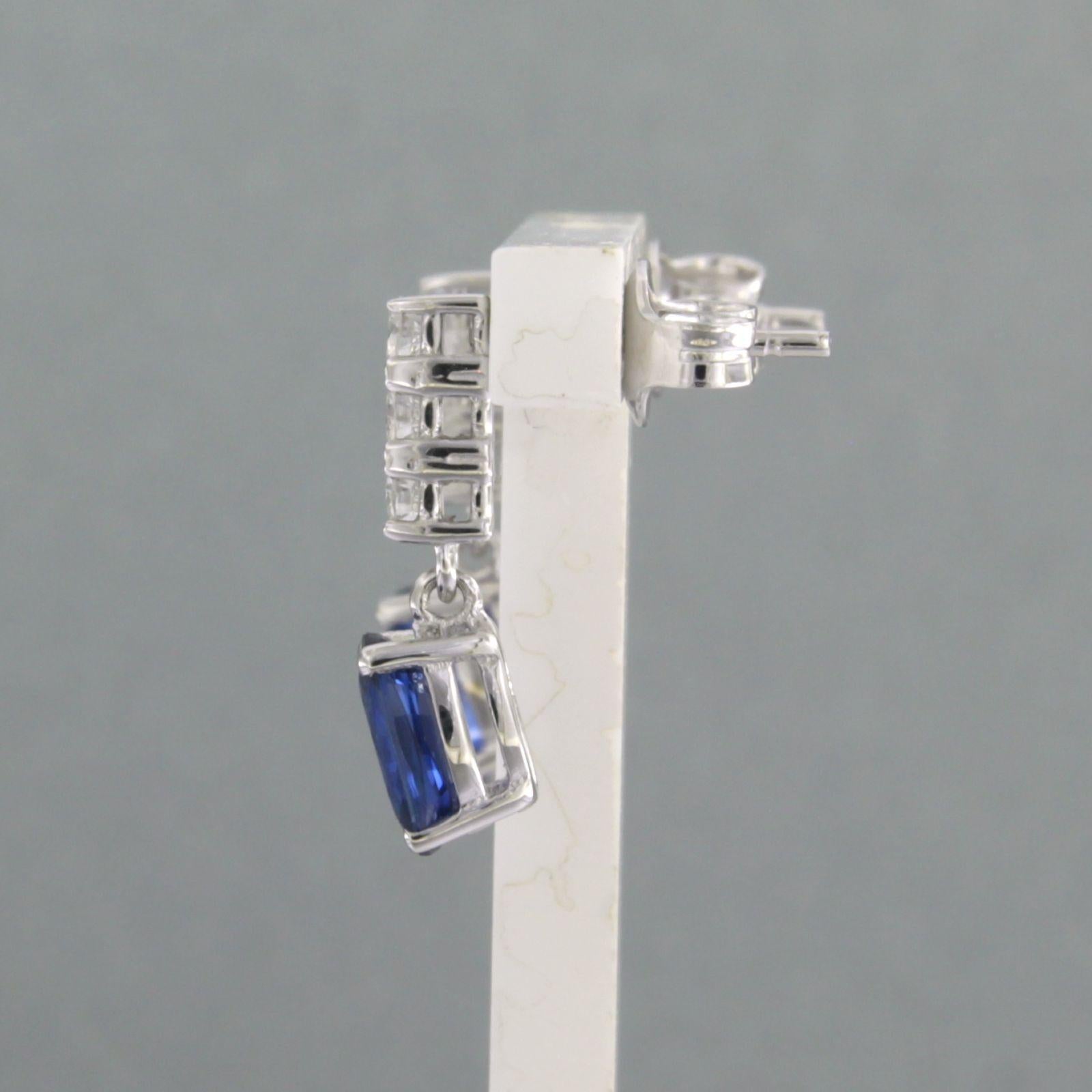 Ohrringe mit Saphir 1,80 Karat und Diamant im Brillantschliff 0,26 Karat aus 18 Karat Gold im Zustand „Neu“ im Angebot in The Hague, ZH