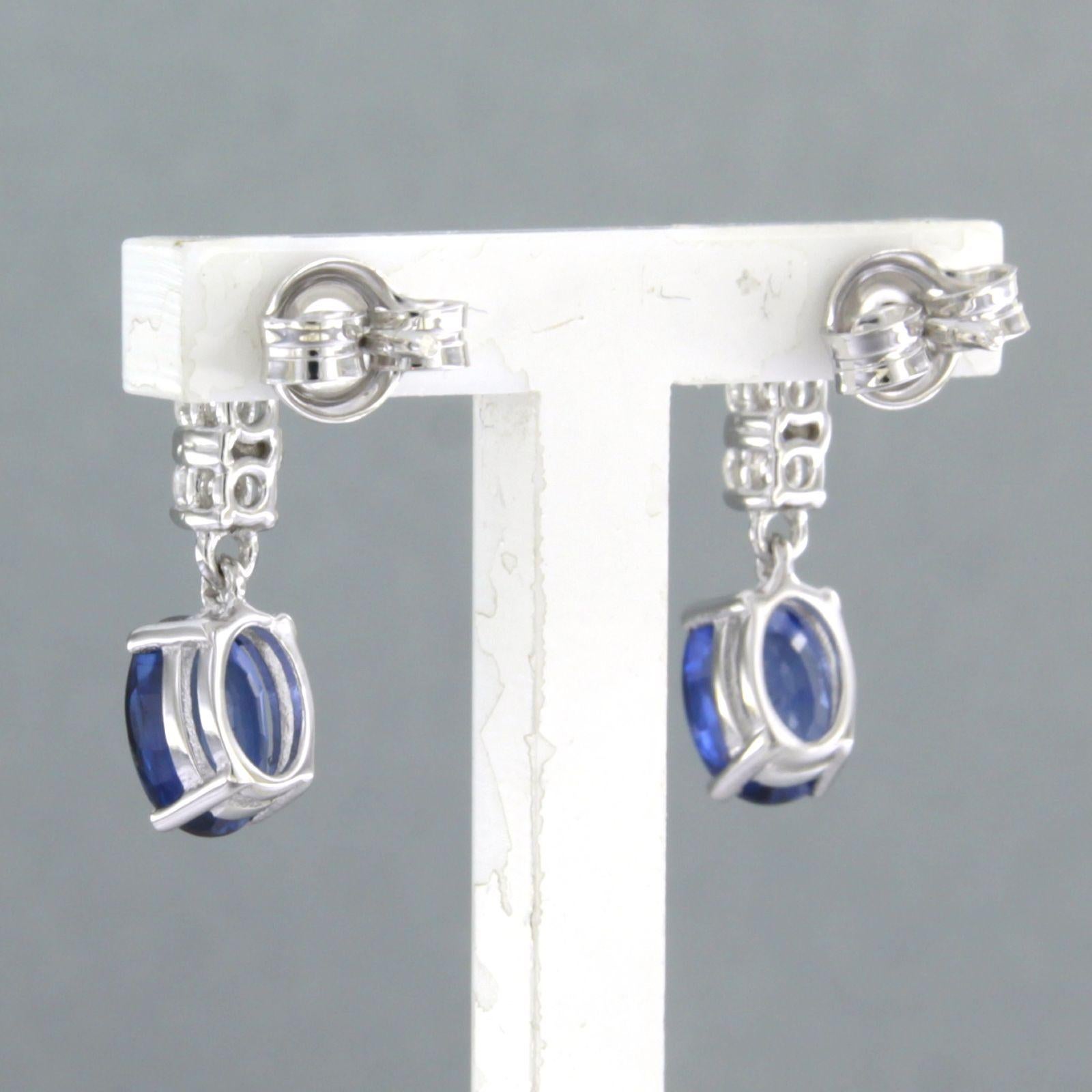 Ohrringe mit Saphir 1,80 Karat und Diamant im Brillantschliff 0,26 Karat aus 18 Karat Gold Damen im Angebot