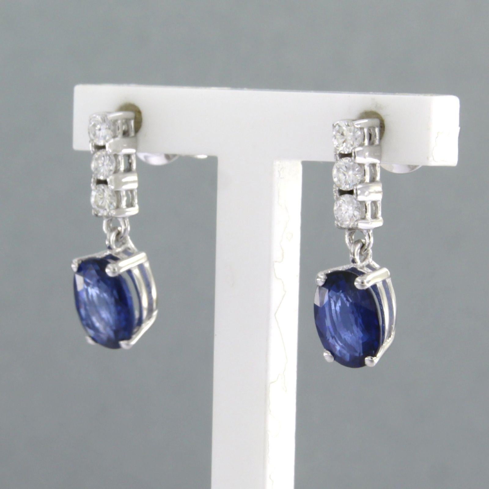 Ohrringe mit Saphir 1,80 Karat und Diamant im Brillantschliff 0,26 Karat aus 18 Karat Gold im Angebot 1