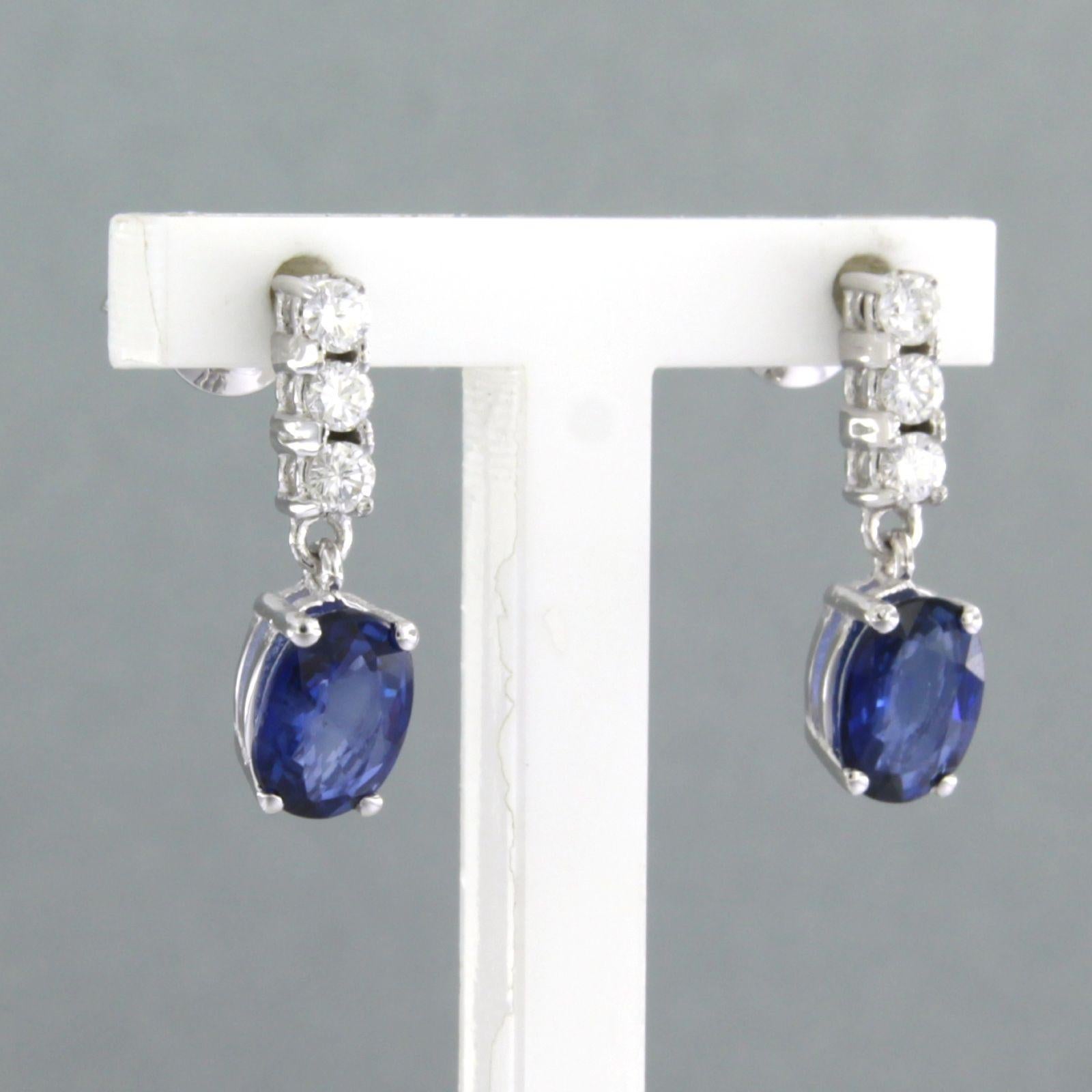 Ohrringe mit Saphir 1,80 Karat und Diamant im Brillantschliff 0,26 Karat aus 18 Karat Gold im Angebot 2