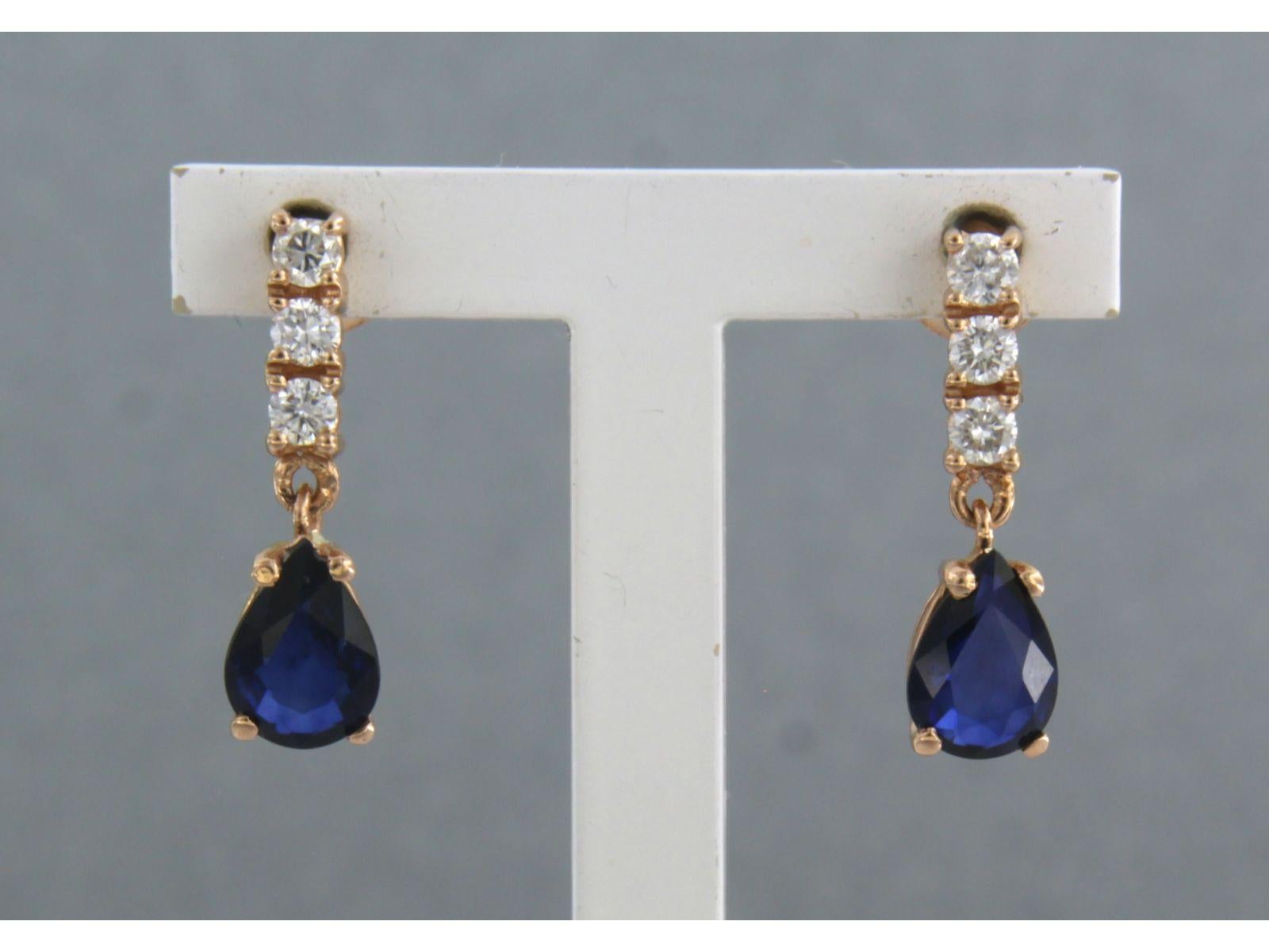 18k pink gold stud earrings set with sapphire total approximately 1.60ct and brilliant cut diamond up to 0.26ct - F/G – VS/SI

Detailed description:

the size of the stud is 1.6 cm long by 5.3 mm wide

Total weight 2.3 grams

set with

- 2 x 7.0 mm