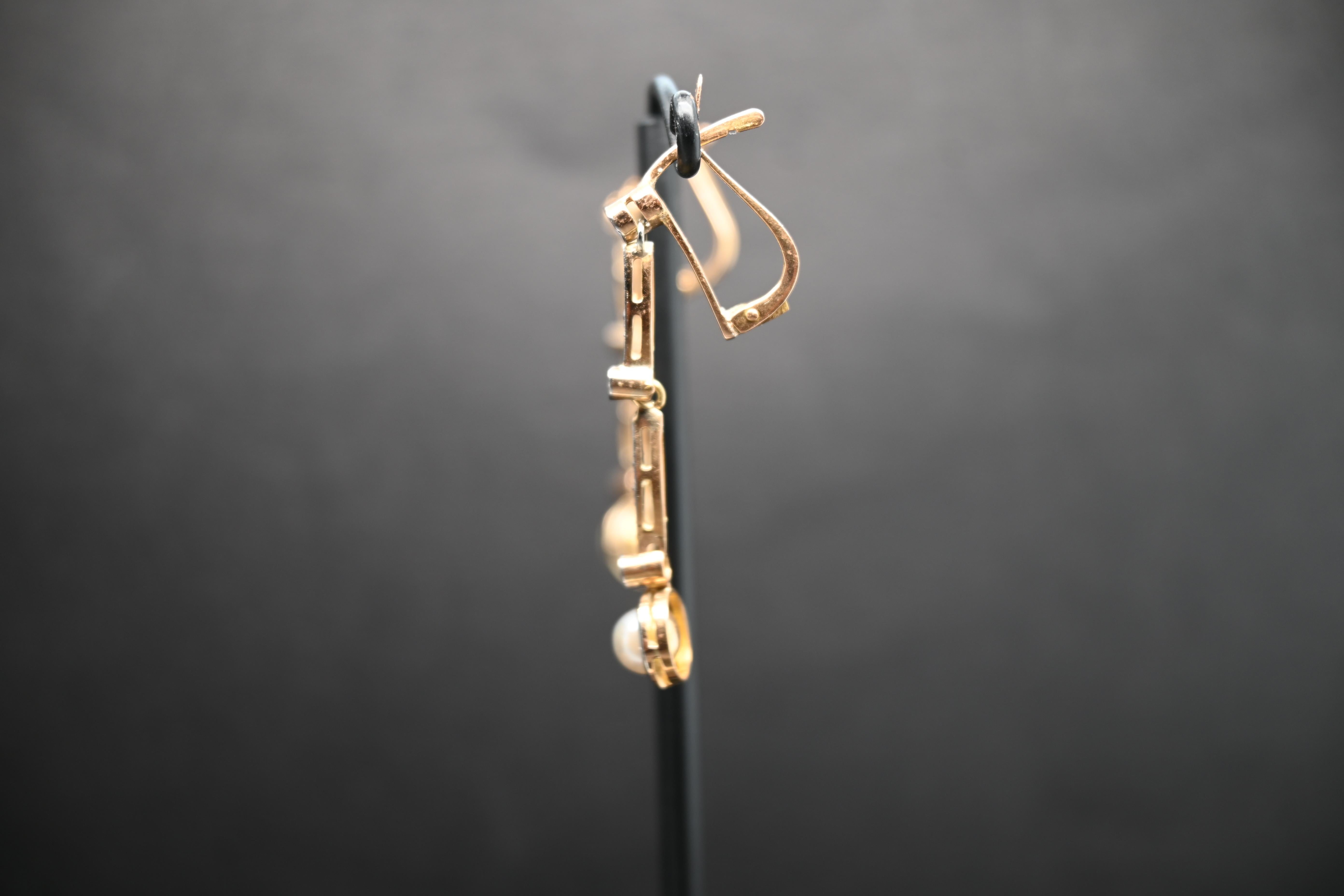 Dangle Earrings Yellow Gold 18 Carats Cultured Pearls In Excellent Condition For Sale In Vannes, FR