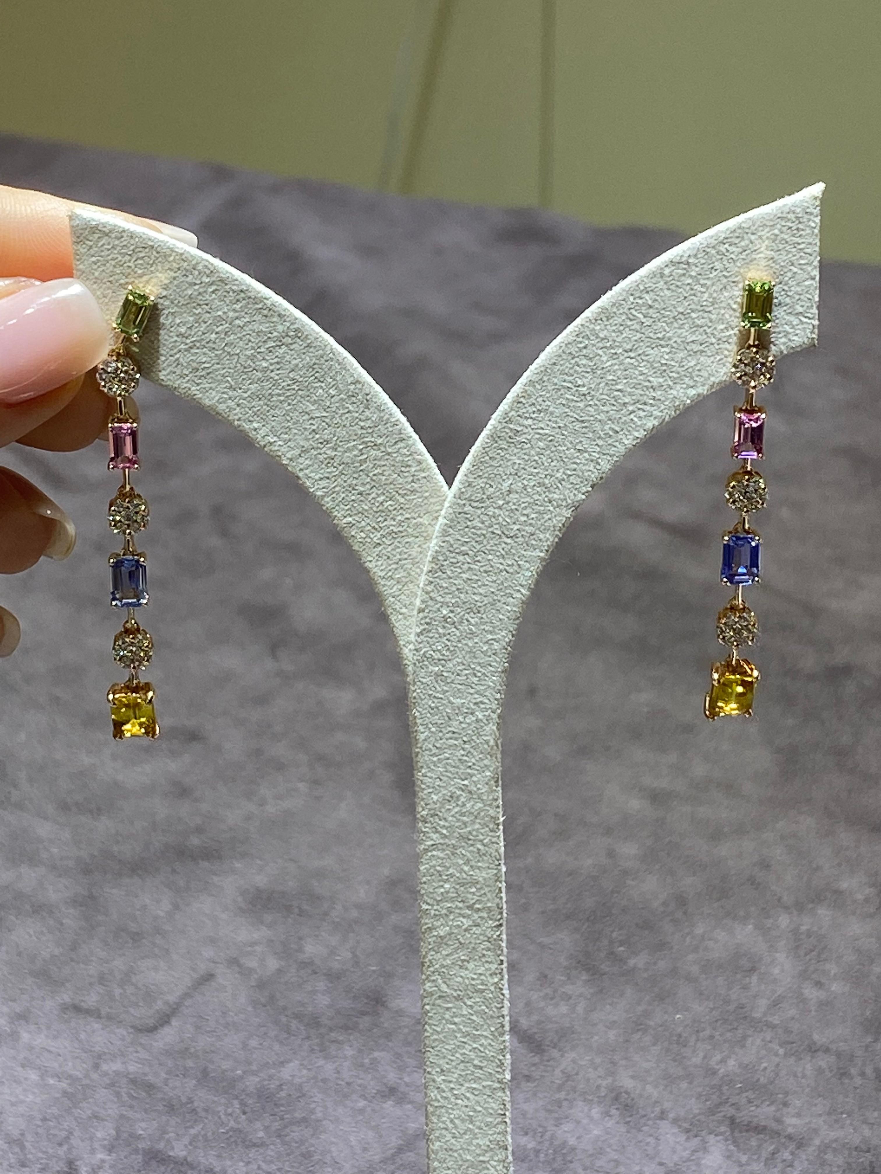 Dangle Everyday Multi Sapphire Yellow Gold 18K Earrings for Her In New Condition For Sale In Montreux, CH