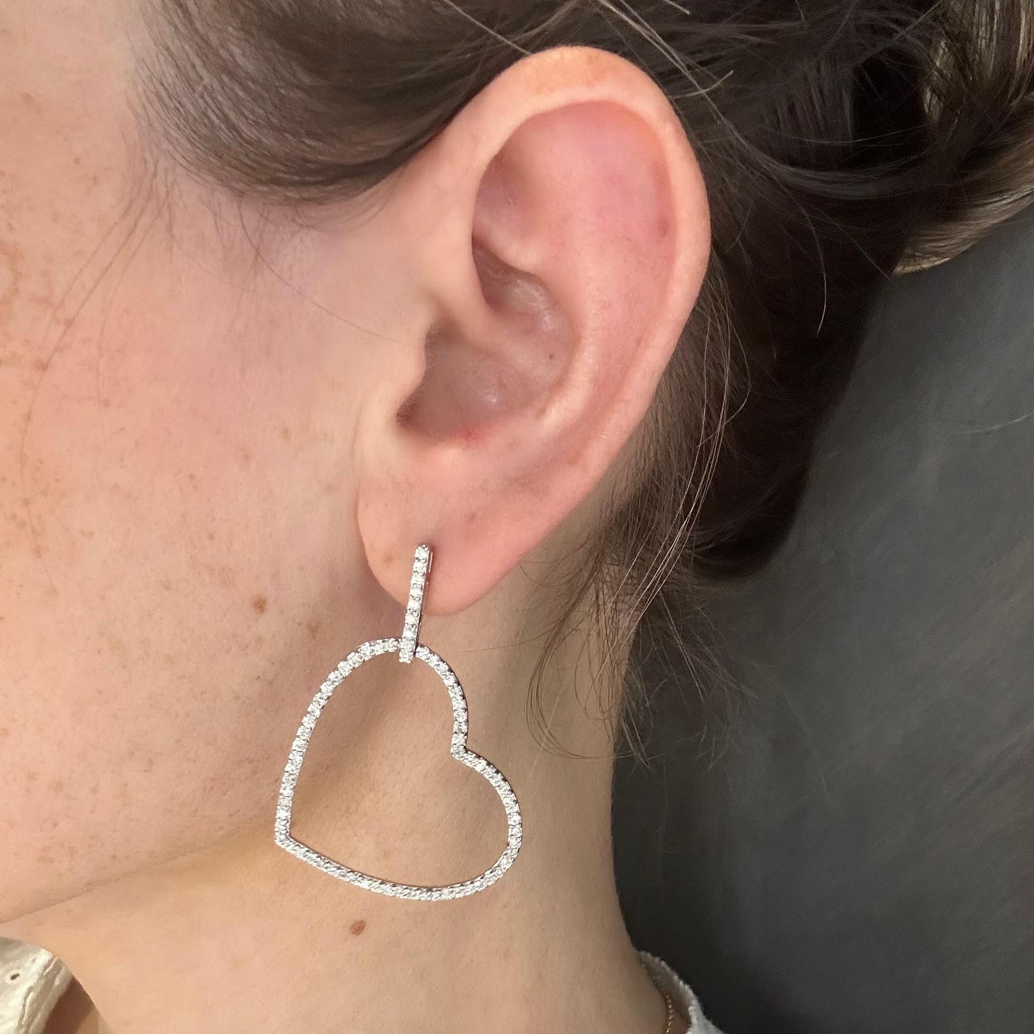 da uomo o donna Orecchini pendenti con diamante a forma di cuore in oro bianco 18 carati in vendita