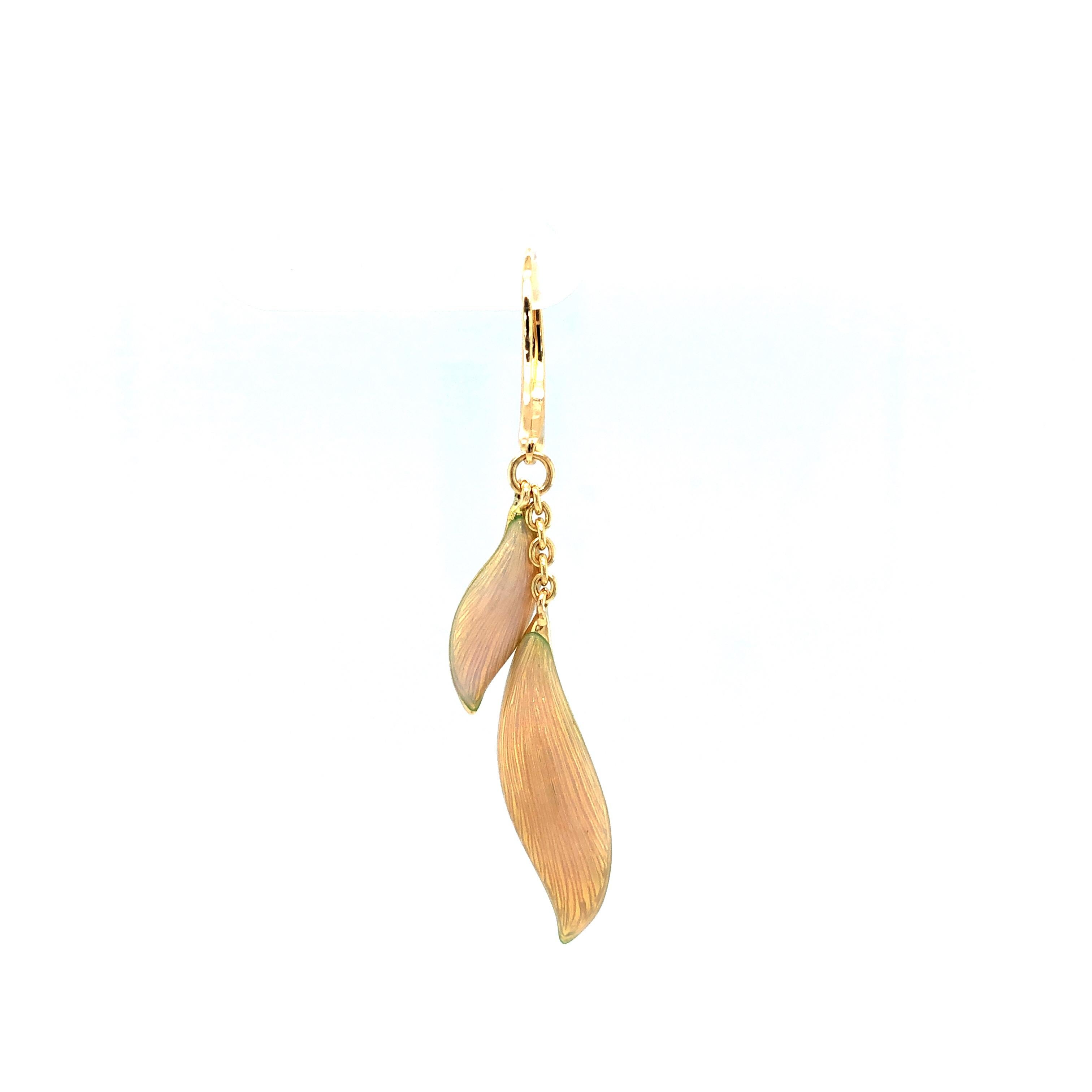 Women's Dangle Leave Earrings 18k Yellow Gold Opalescent Pink Enamel 4 Diamonds 0.04ct For Sale