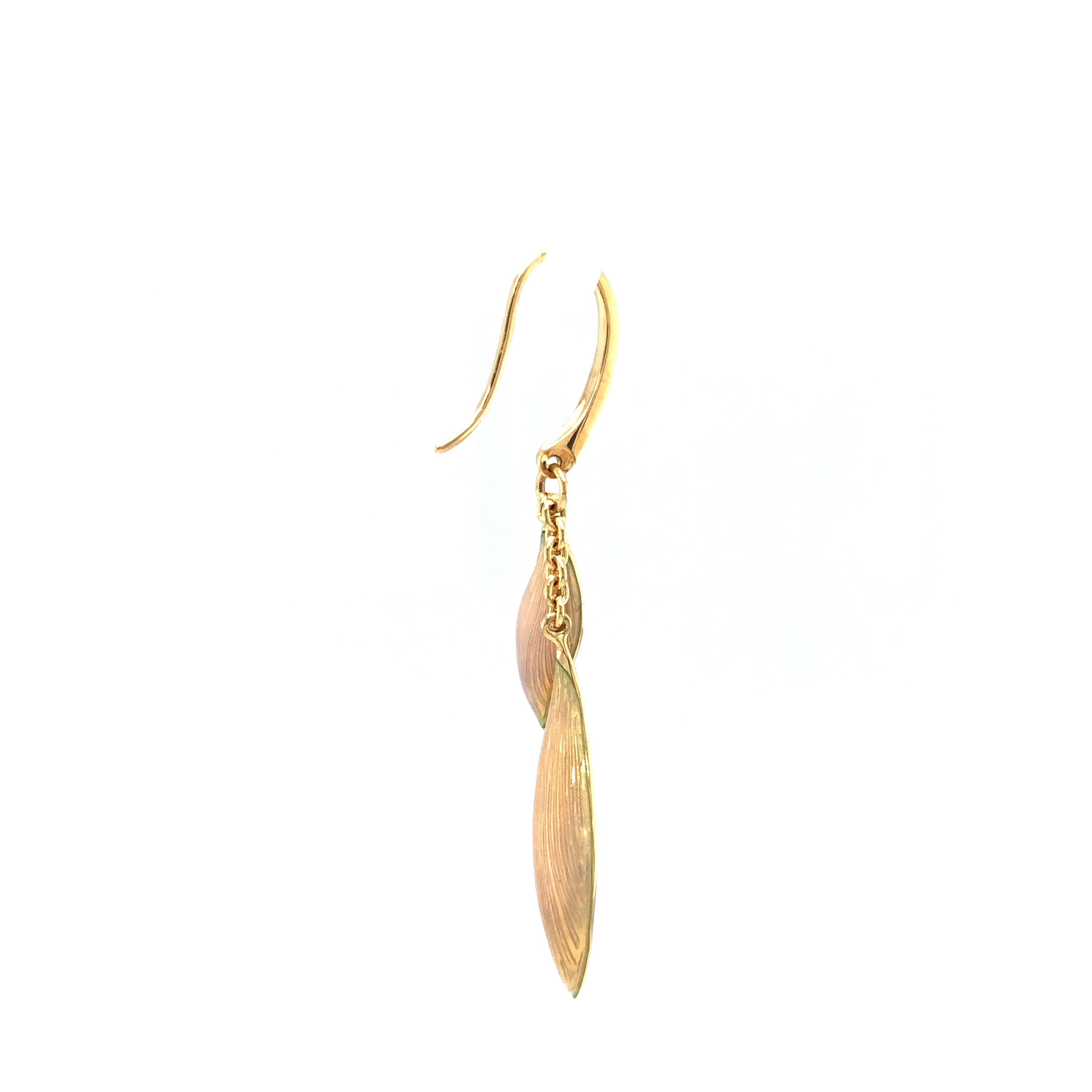 Dangle Leave Earrings 18k Yellow Gold Opalescent Pink Enamel 4 Diamonds 0.04ct For Sale 1