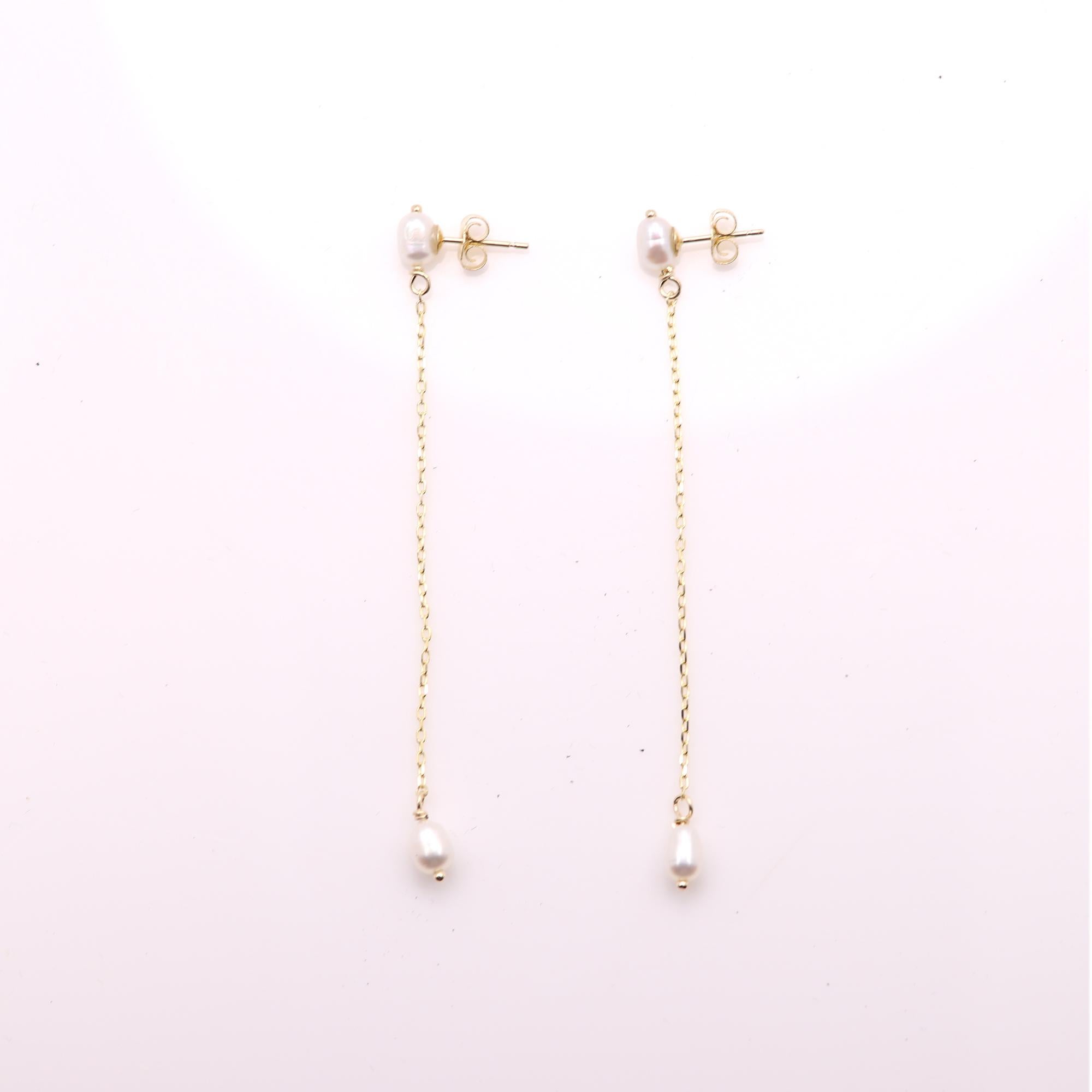Perle Pendants d'oreilles en or jaune massif 14 carats avec perles de 6,35 cm de long en vente