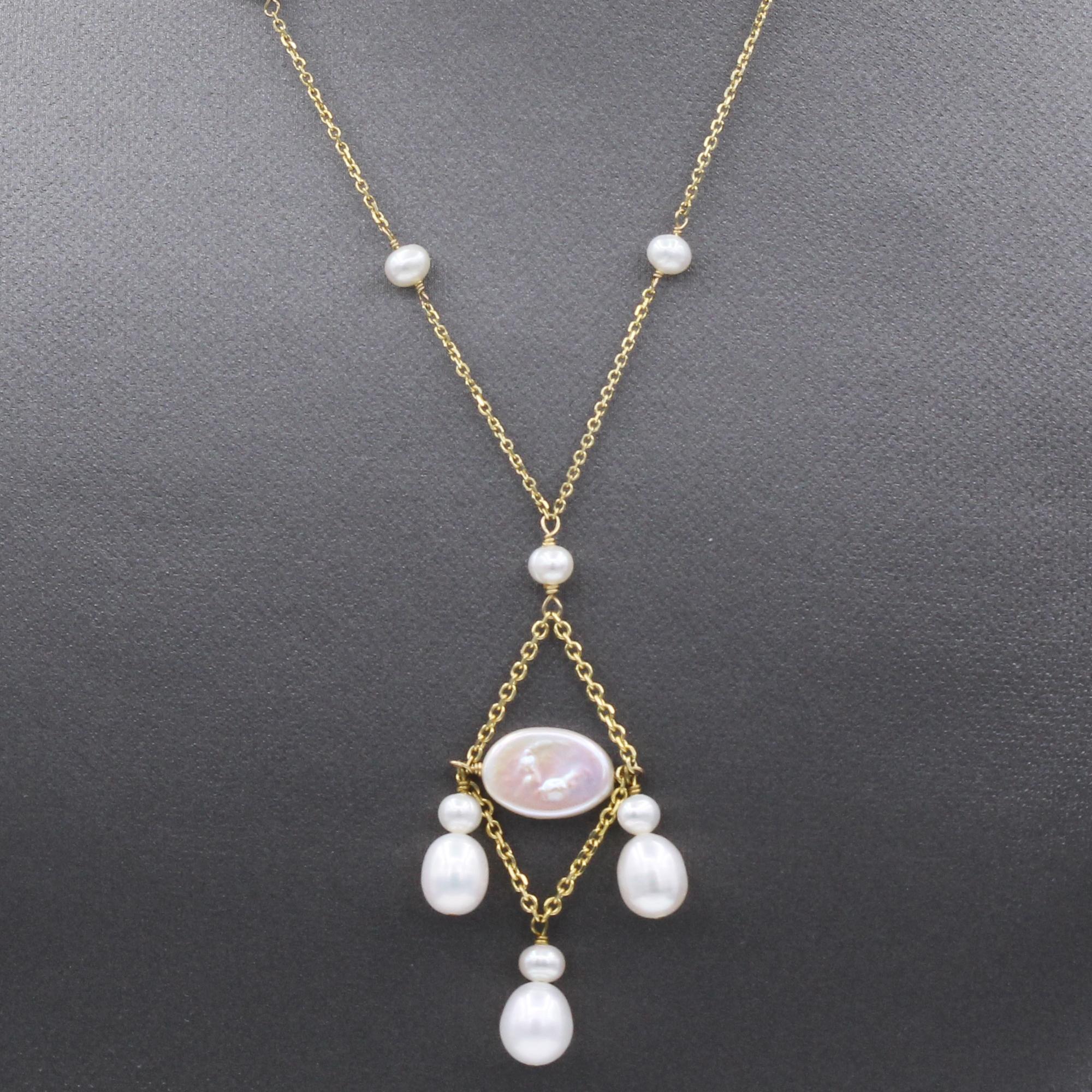 Elegante Perlenkette mit Perlen
Baumelnder Draht Stil
14k Gelbgold
Kleine Süßwasserperlen rundherum ca.  3 - 4 mm 
Süßwasserperlen baumelnd ca. 8 mm
Länge der Halskette  16,5' Zoll
Dangle Länge ca. 2' Zoll
Federringschloss
Gesamtgewicht 5,20