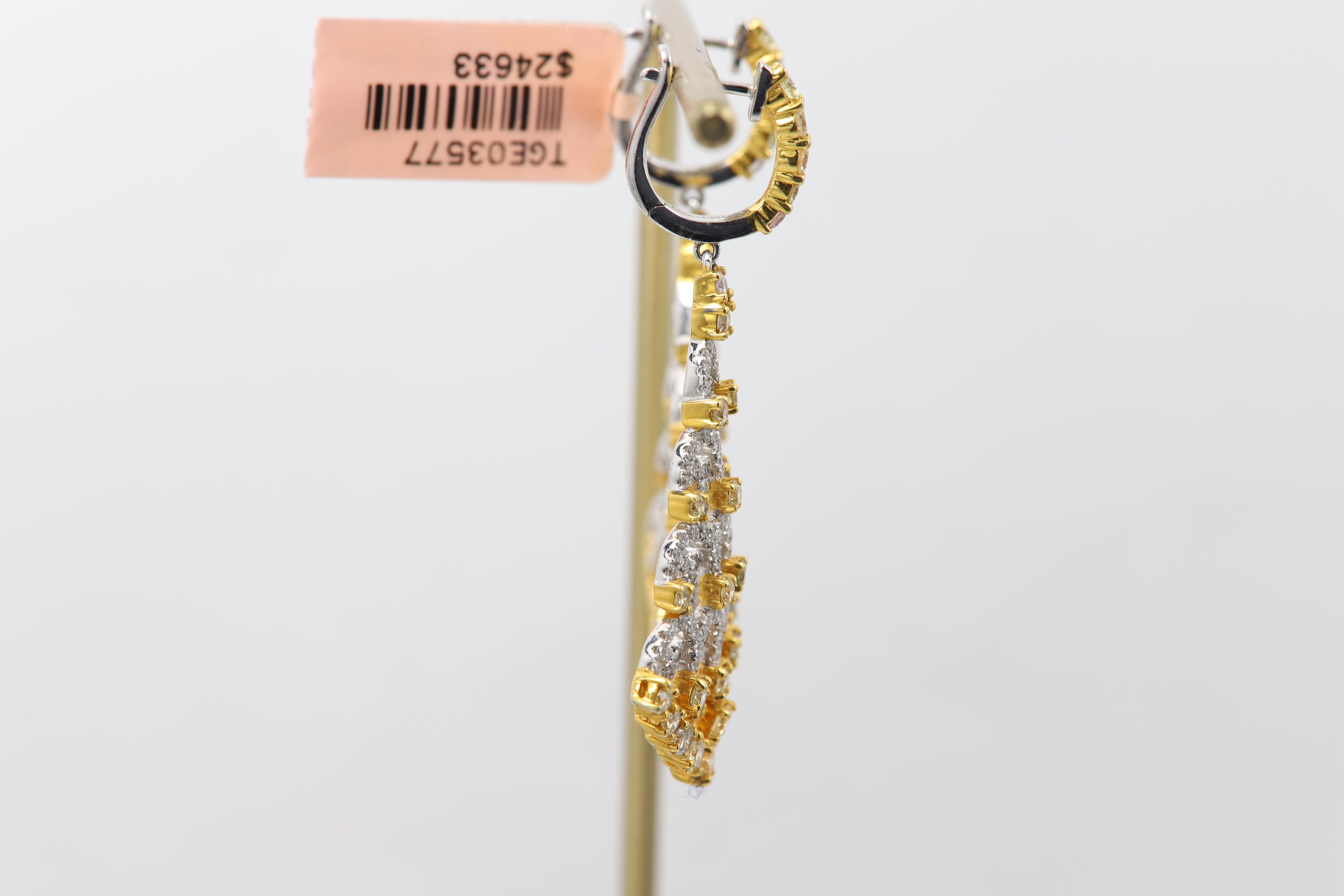 Ohrhänger mit gelben Diamanten aus 18 Karat Weiß- und Gelbgold mit Kronleuchter-Ohrring (Rundschliff) im Angebot