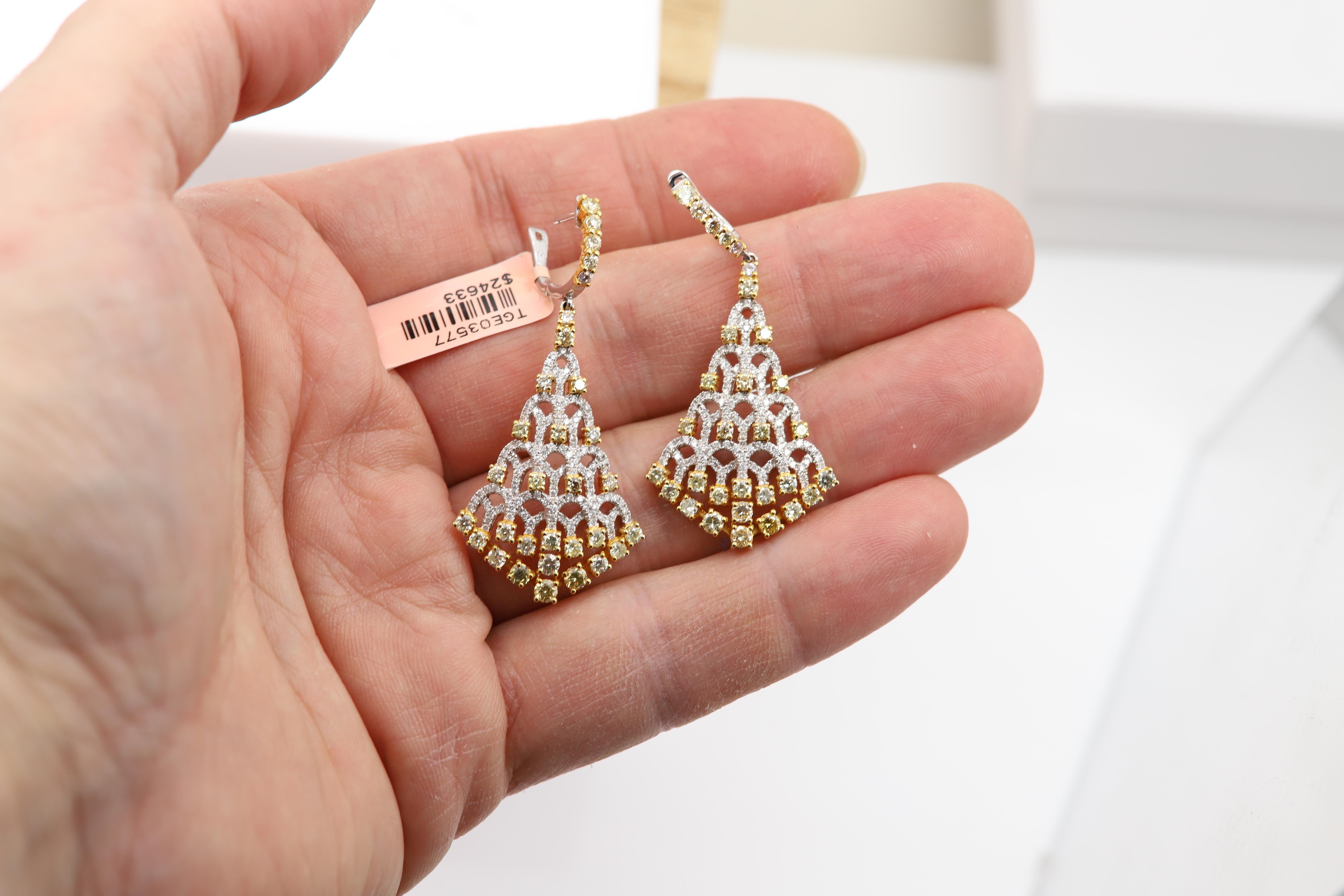 Ohrhänger mit gelben Diamanten aus 18 Karat Weiß- und Gelbgold mit Kronleuchter-Ohrring im Angebot 1