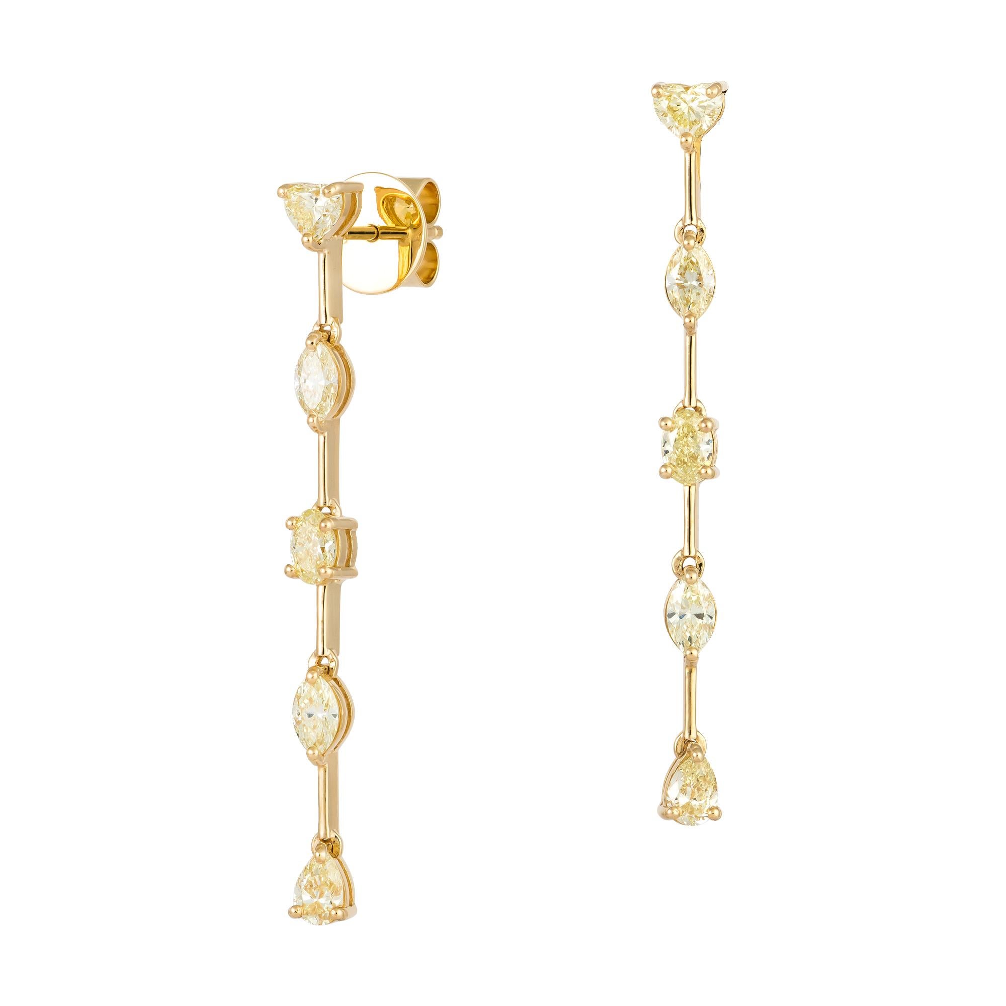 Modern Dangle Yellow Gold 18K Earrings Diamond for Her For Sale