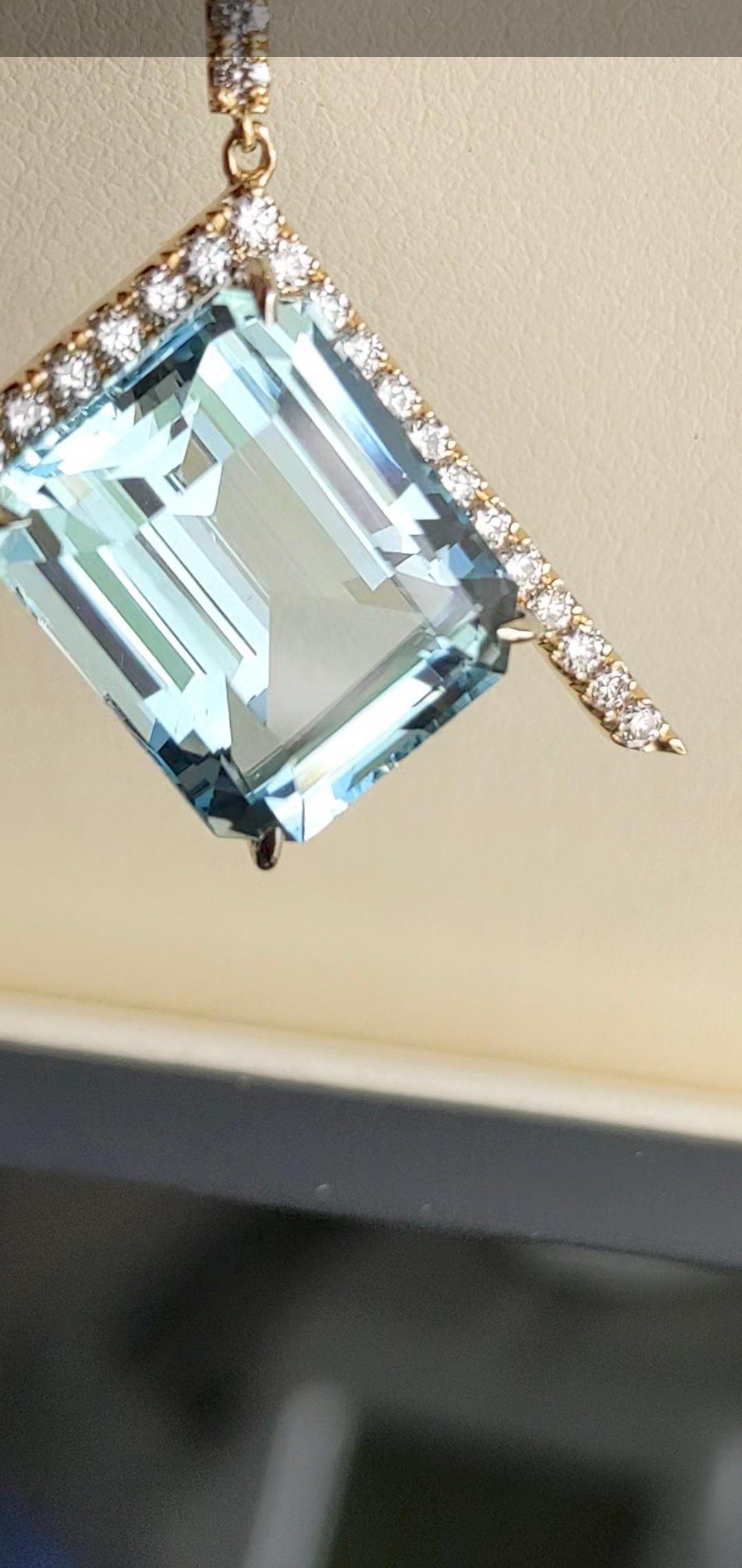 Pendientes colgantes de diamantes aguamarina en pirámide de oro amarillo de 18k en venta 11