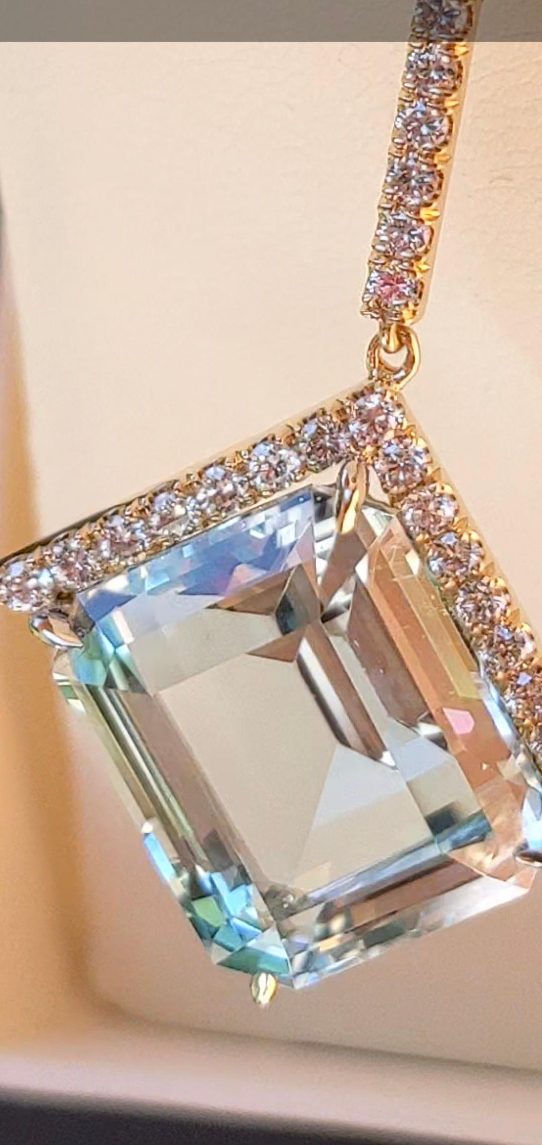 Boucles d'oreilles pendantes aigue-marine diamants en or jaune 18k Pyramide en vente 12