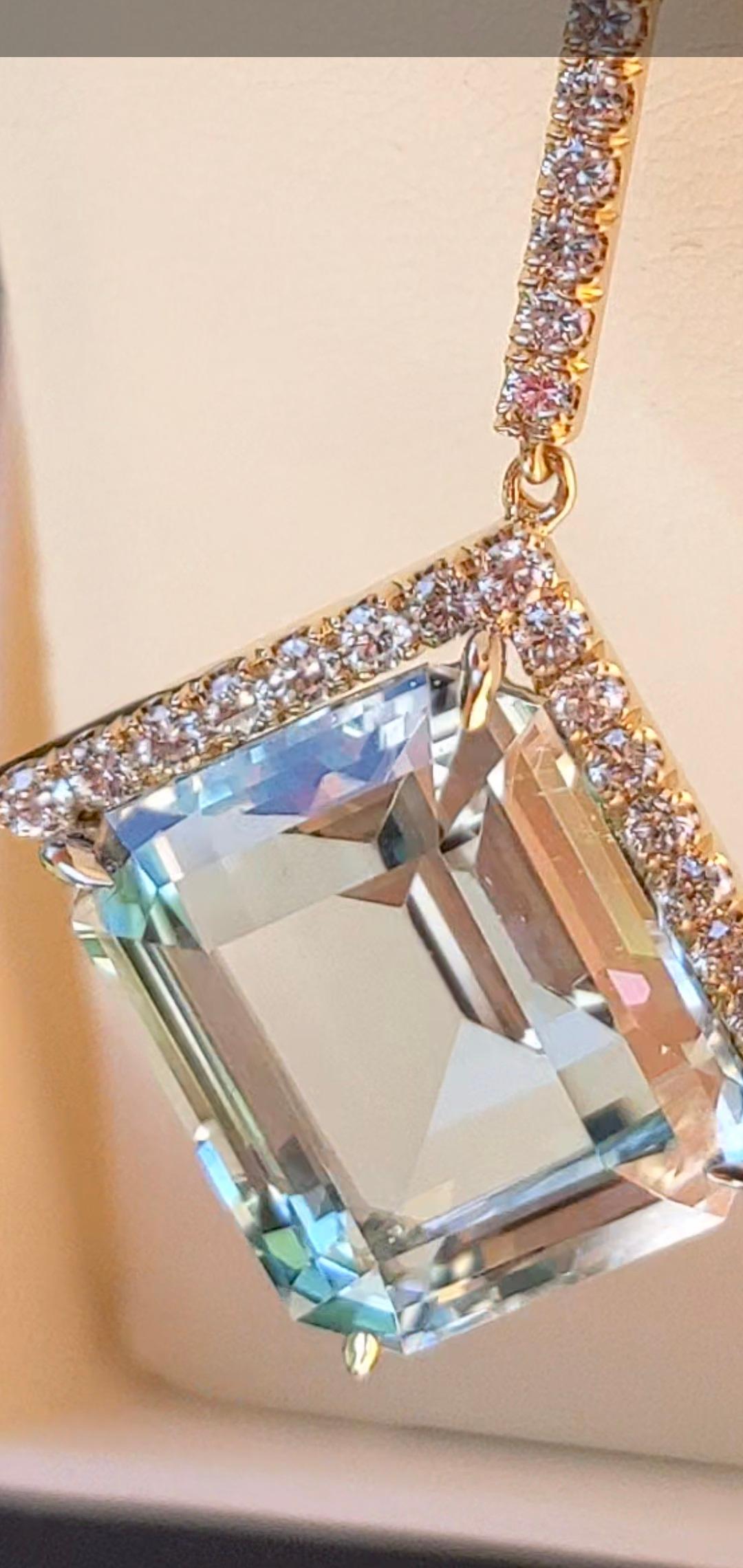 Pendientes colgantes de diamantes aguamarina en pirámide de oro amarillo de 18k en venta 12
