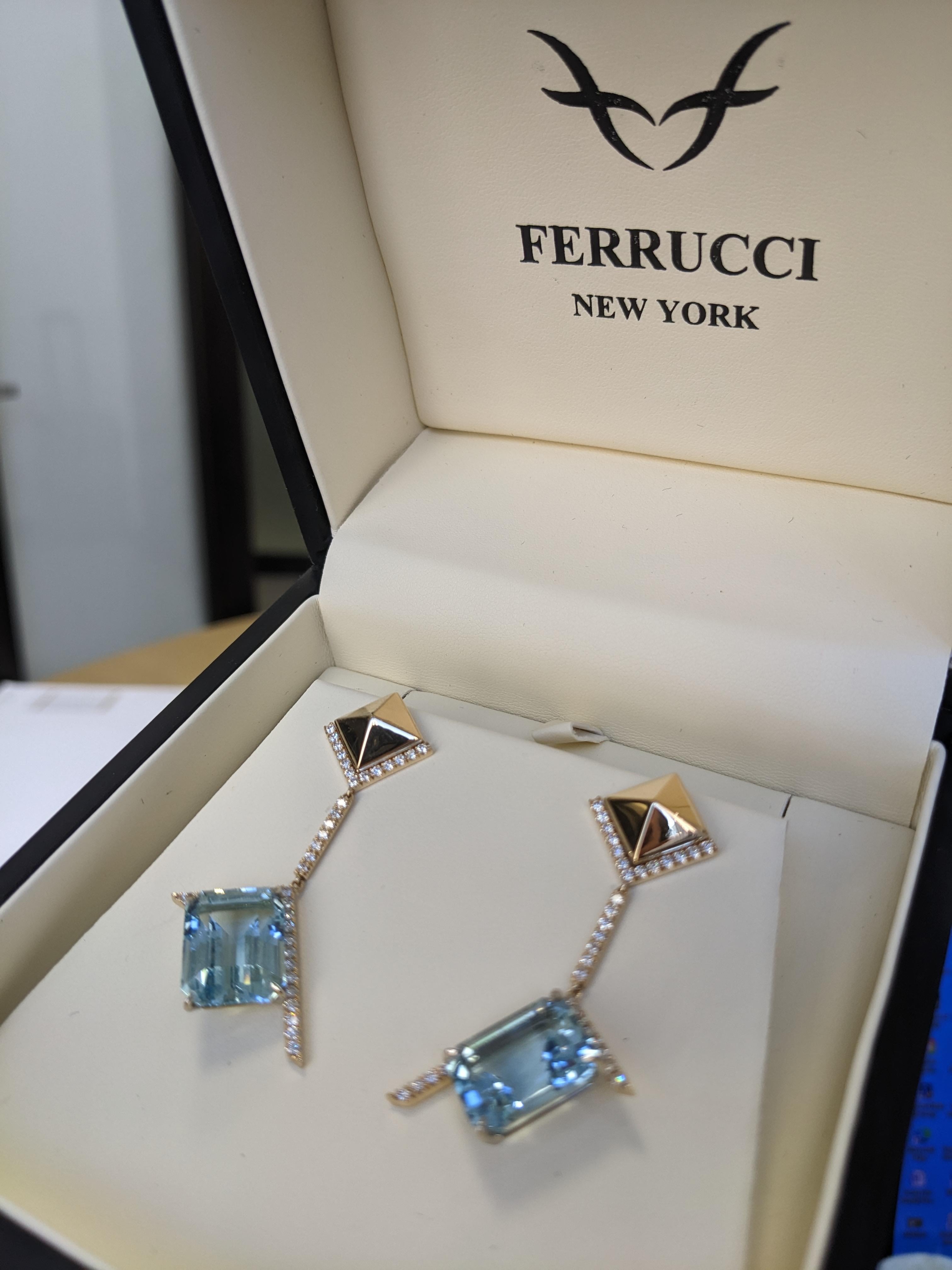 Pendientes colgantes de diamantes aguamarina en pirámide de oro amarillo de 18k en venta 14