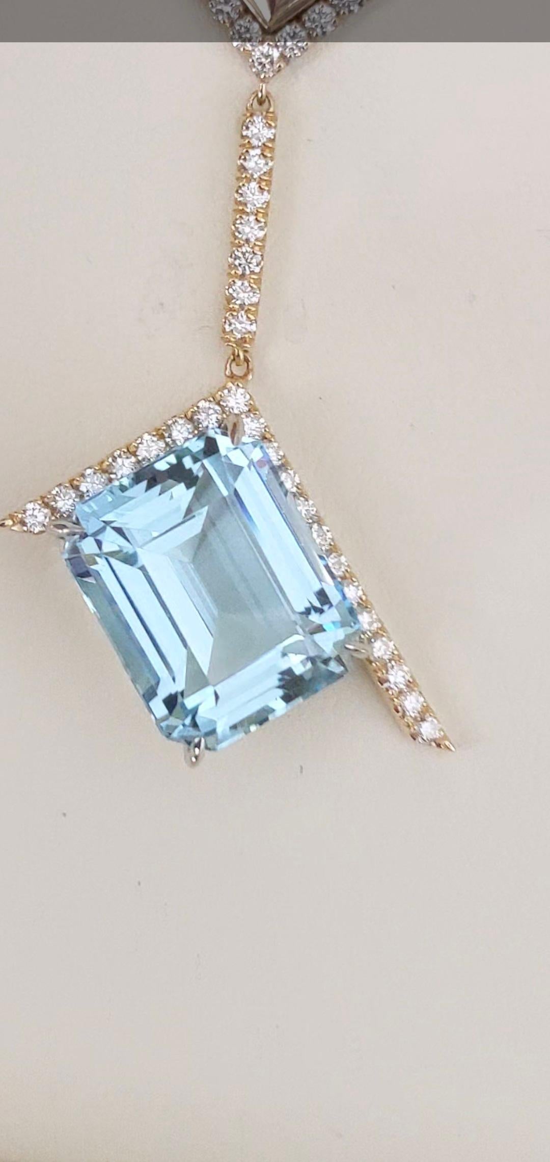Pendientes colgantes de diamantes aguamarina en pirámide de oro amarillo de 18k en venta 2