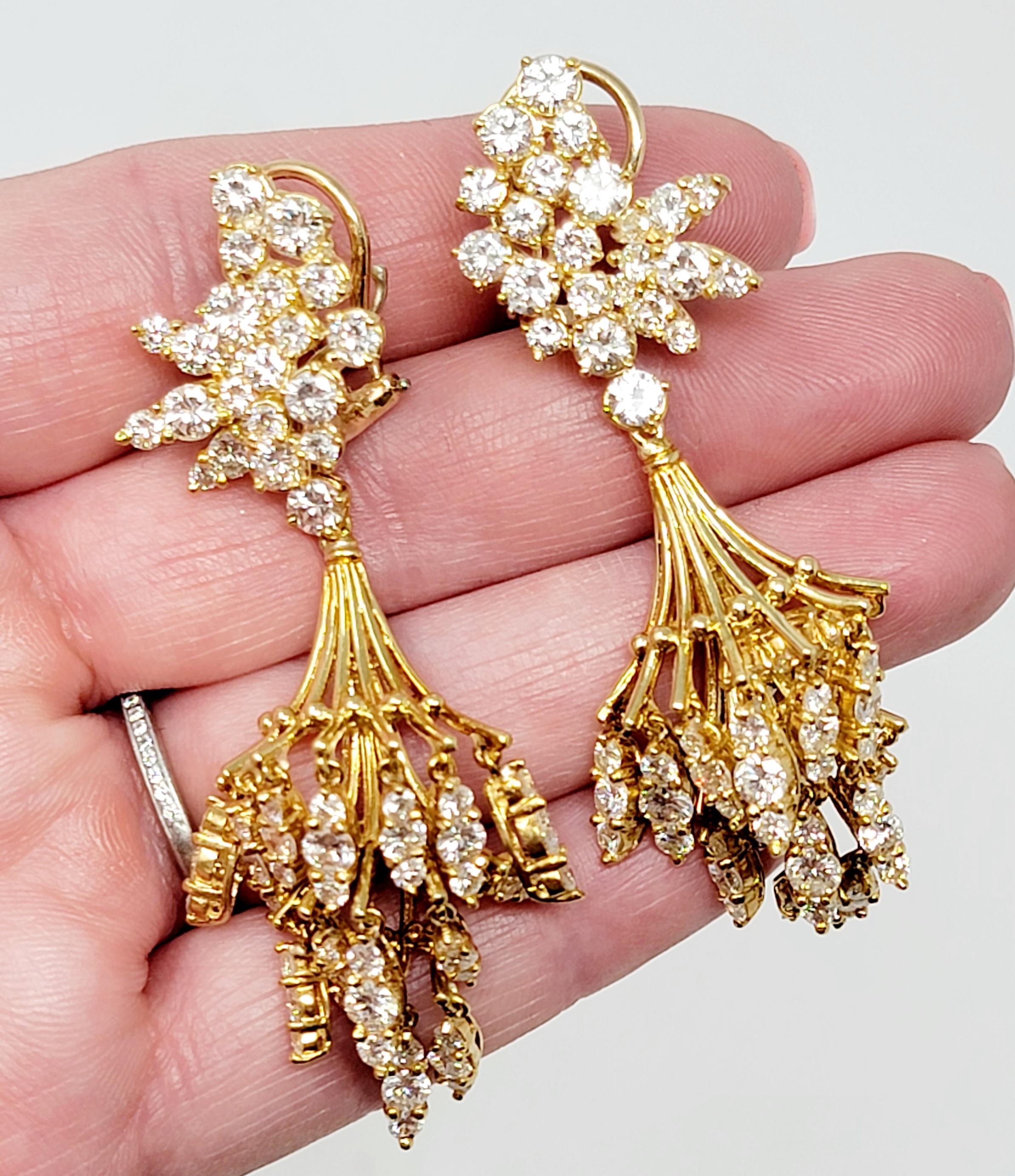Women's Dangling Chandelier Earrings in 18 Karat Gold 11.59 Carats Total Round Diamonds For Sale