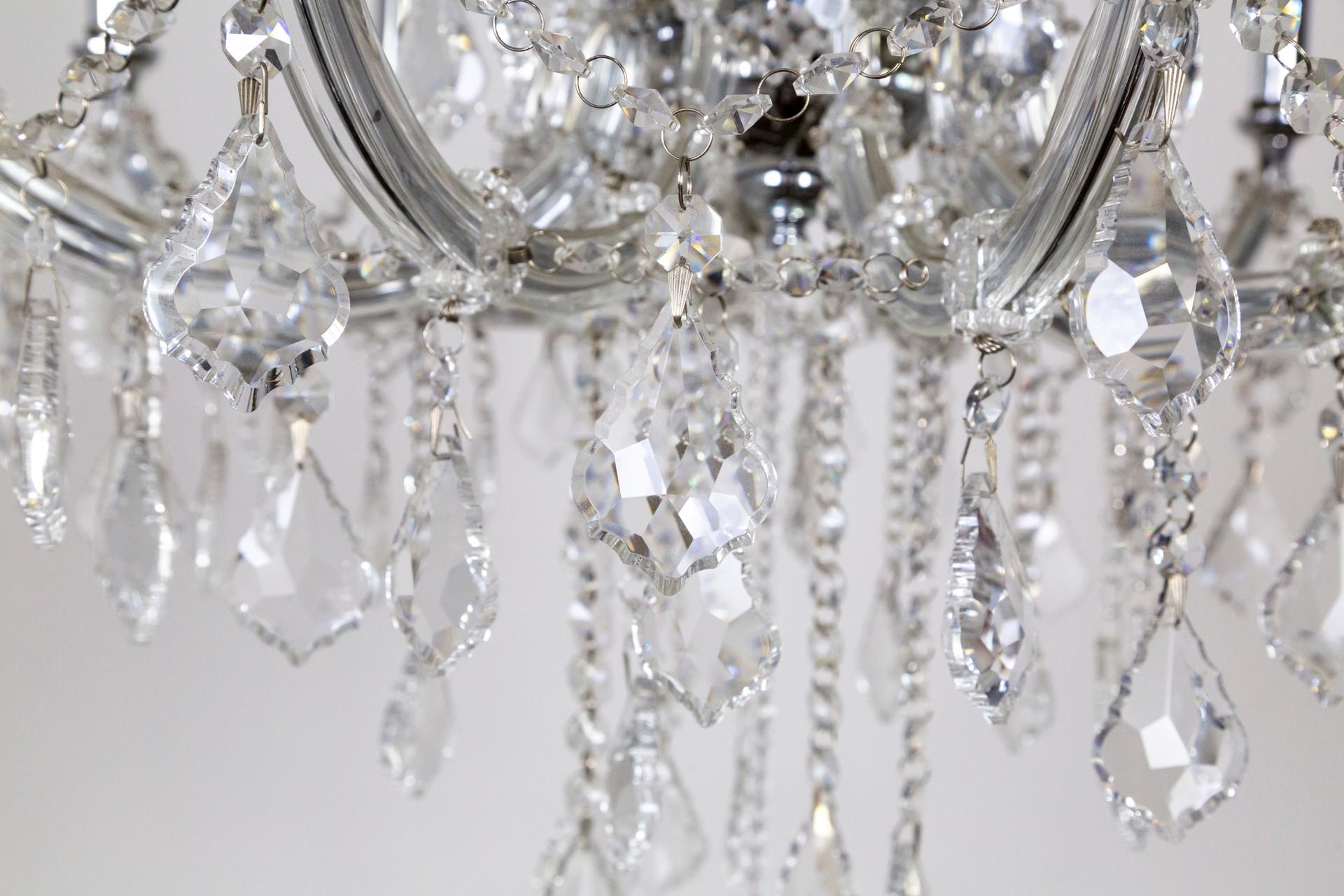 Dangling Crystal & Chrome 12-Light Maria Teresa Chandelier In Good Condition For Sale In San Francisco, CA