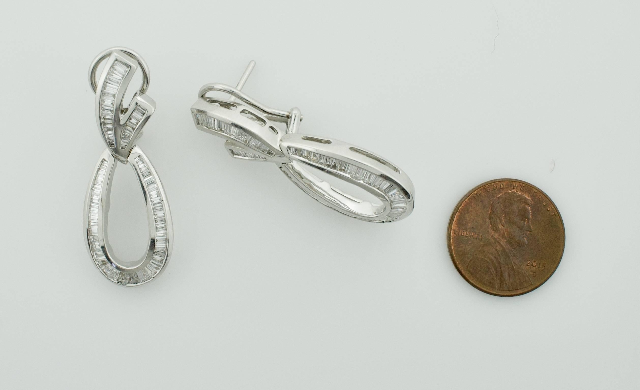 Dangling Diamond Baguette Earrings in White Gold 2.50 Carat In New Condition In Wailea, HI