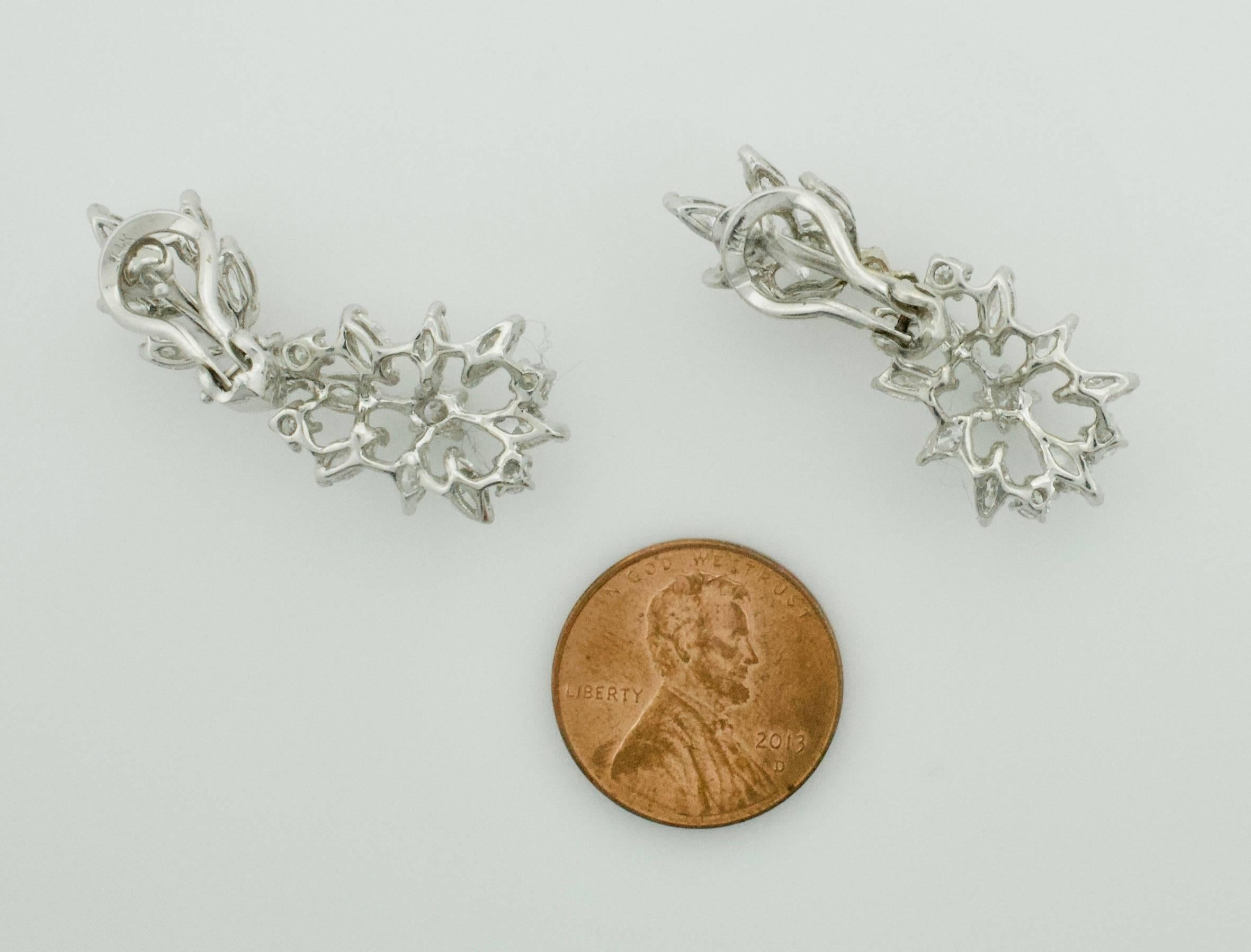 Ohrringe mit baumelnden Diamanten, 2,90 Karat, ca. 1950er Jahre im Zustand „Hervorragend“ im Angebot in Wailea, HI