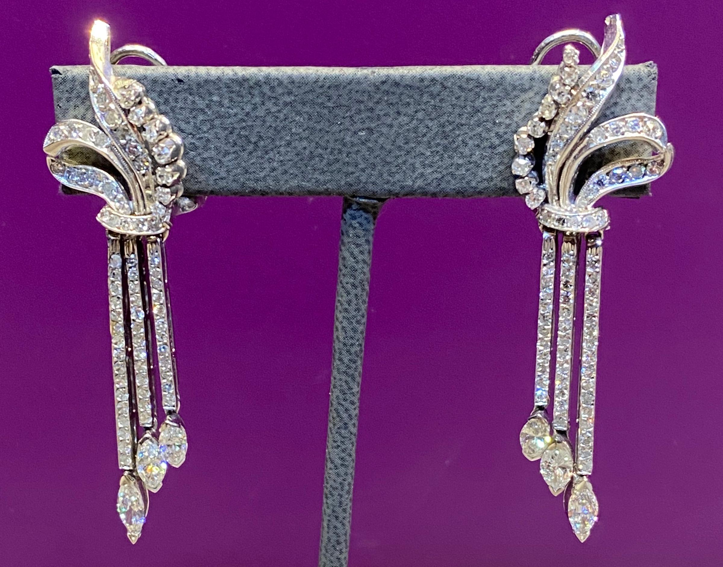 Dangling Diamond Earrings In Excellent Condition For Sale In New York, NY