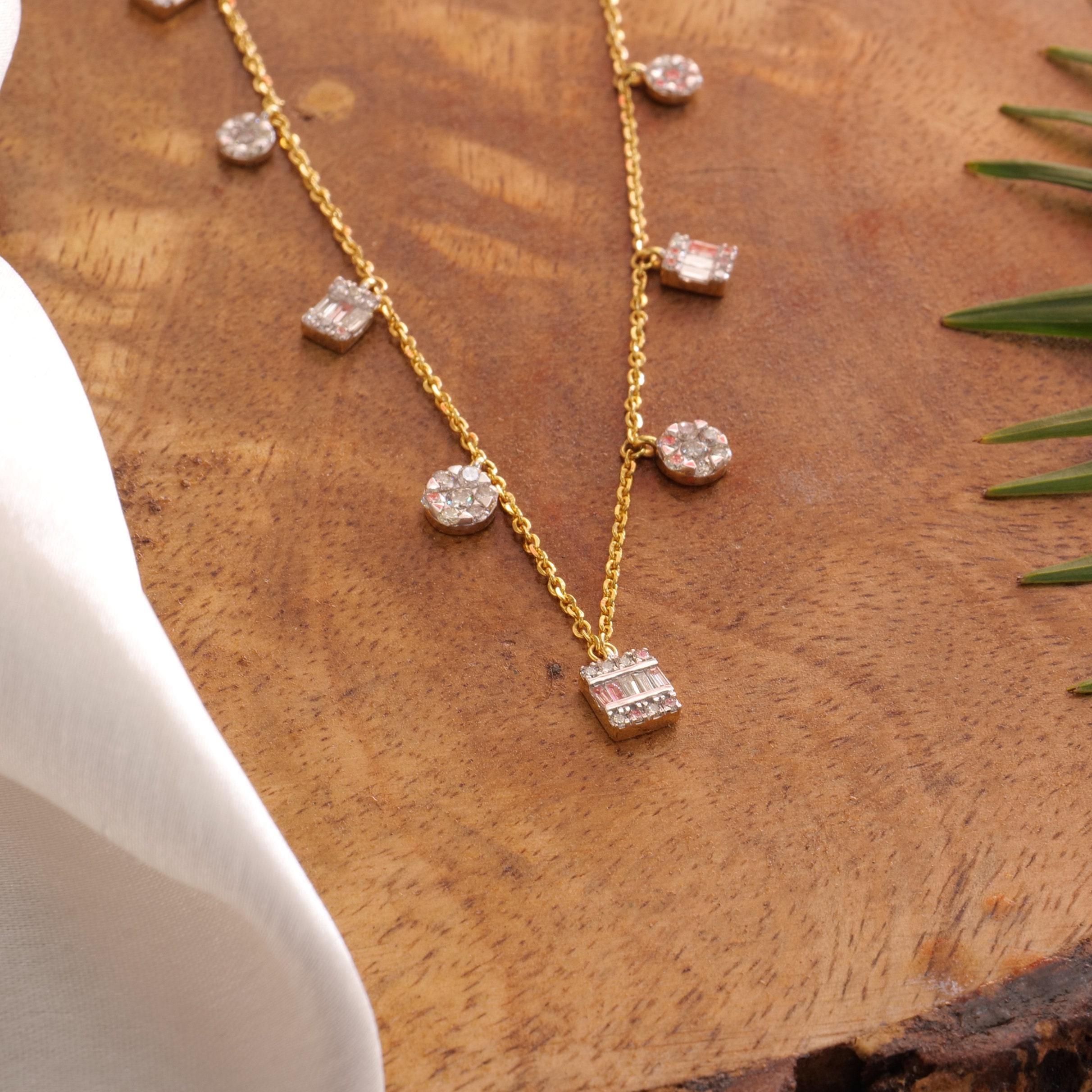 Taille ronde Collier station de diamants en or massif 14k (certifié) en vente