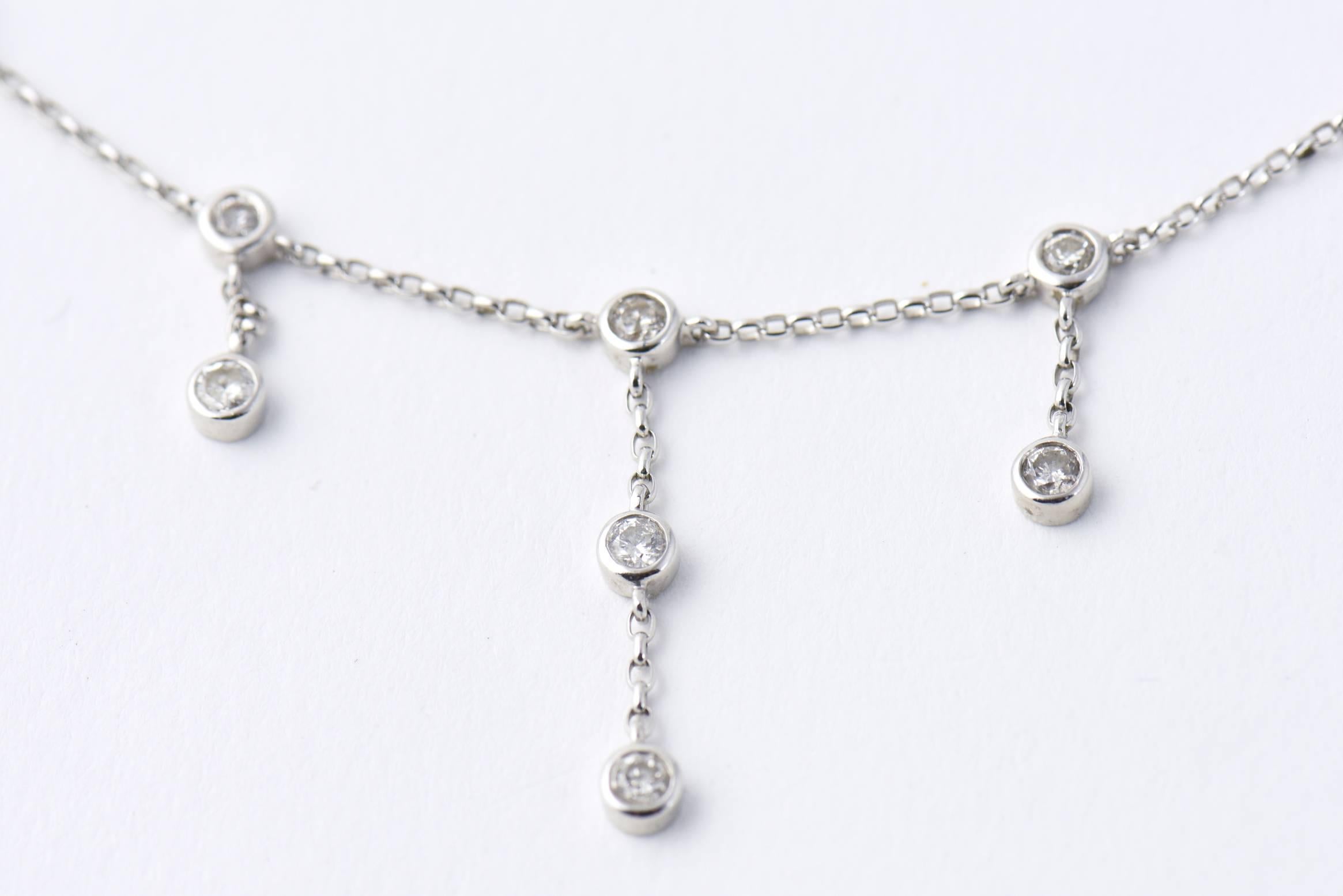 Dangling Diamond White Gold Necklace In Excellent Condition In Miami Beach, FL