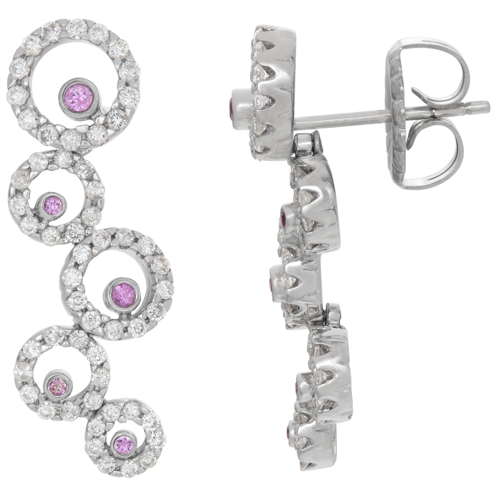 Boucles d'oreilles en or blanc 14 carats avec halo de diamants en forme de cercle et diamants taille ronde Excellent état - En vente à Surfside, FL